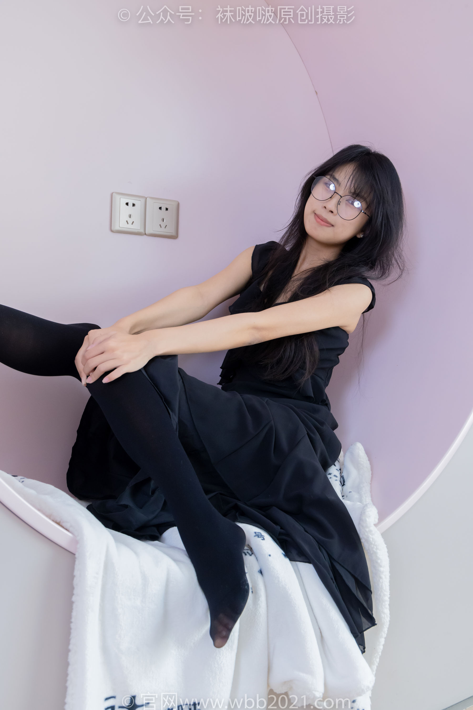 BoBoSocks袜啵啵 No.511 奶油 - 平底鞋、厚黑丝、做瑜伽动作时老头乐挠脚剧情/(140P)