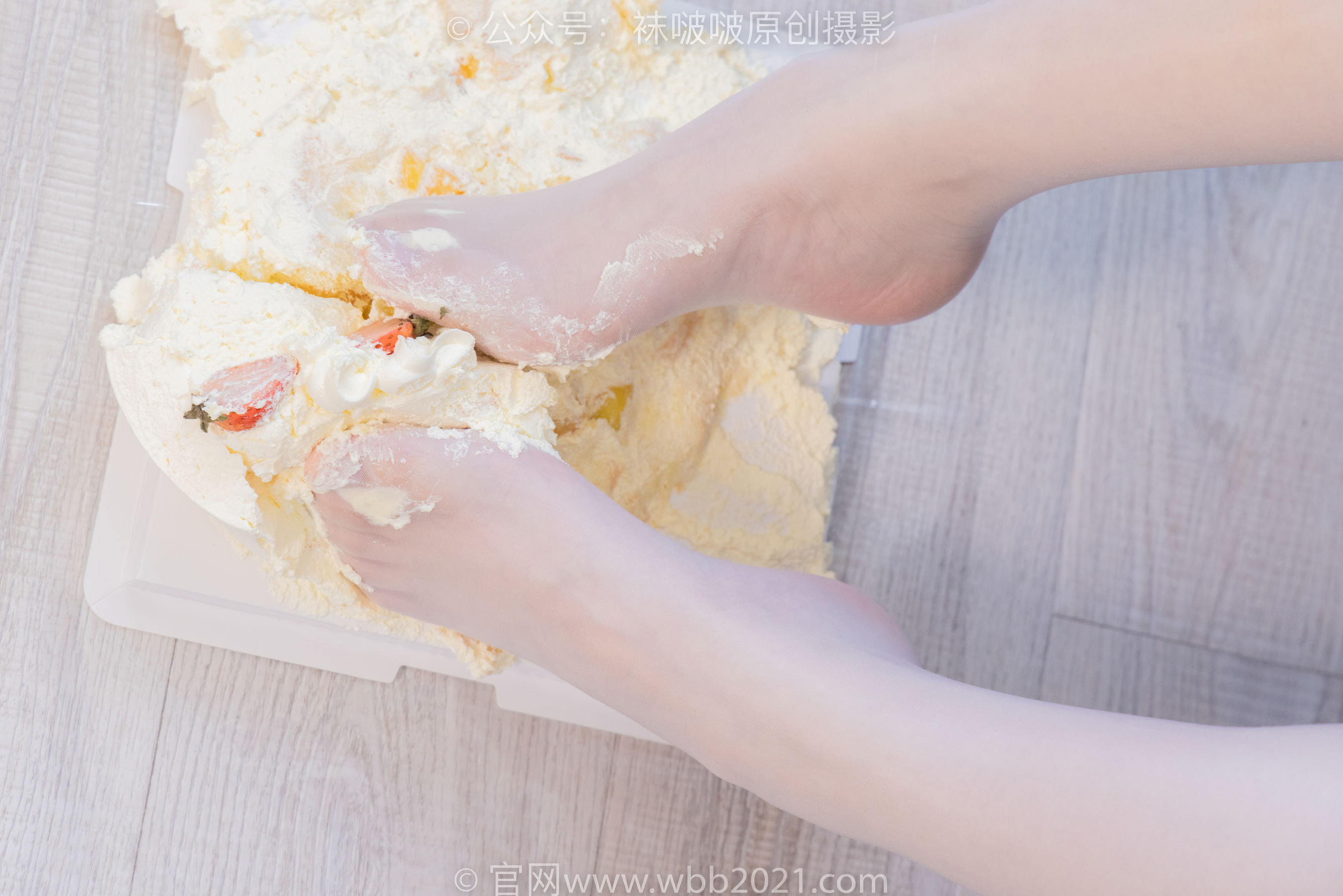 BoBoSocks袜啵啵 No.512 甜甜圈 - 高跟鞋、油亮薄白丝、袜踩奶油蛋糕剧情/(143P)