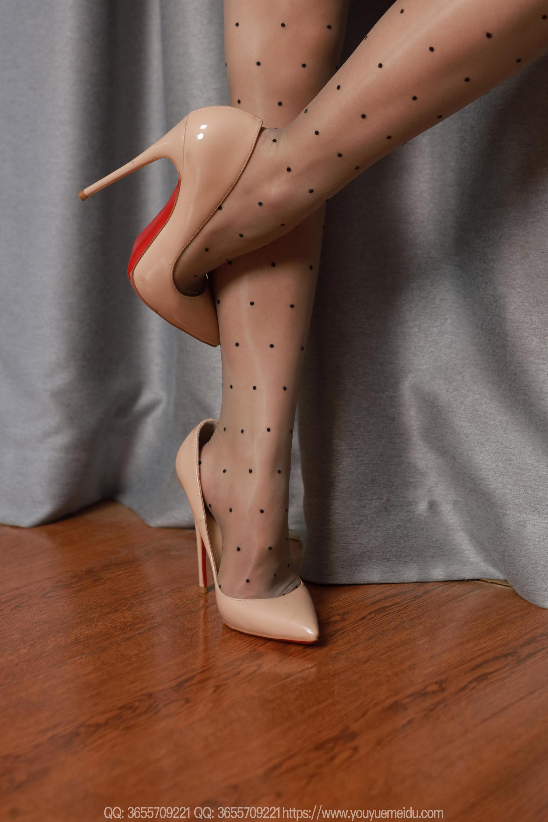 IESS异思趣向 - 模特： 兔兔 《吊带波点》/(91P)