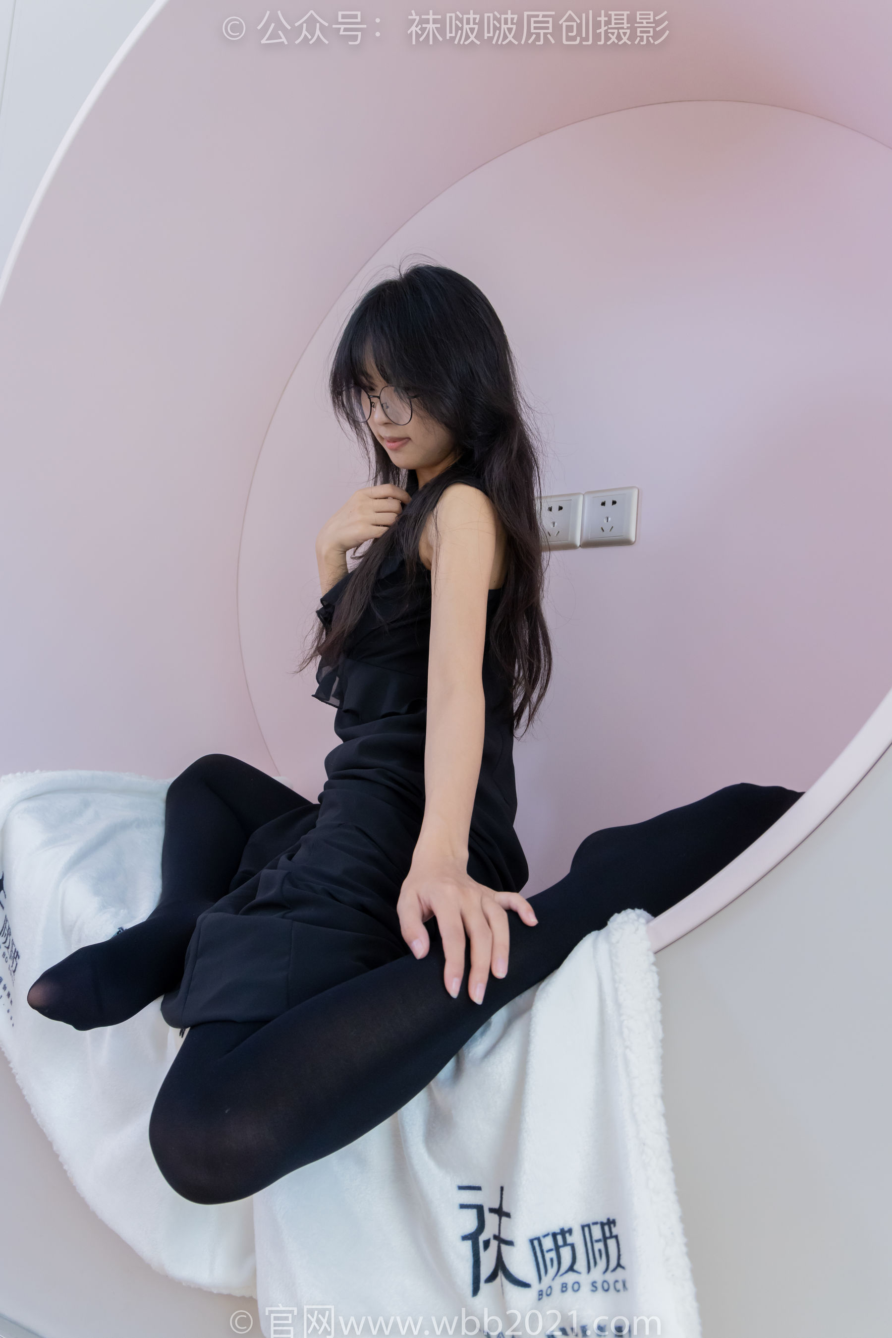 BoBoSocks袜啵啵 No.511 奶油 - 平底鞋、厚黑丝、做瑜伽动作时老头乐挠脚剧情/(140P)