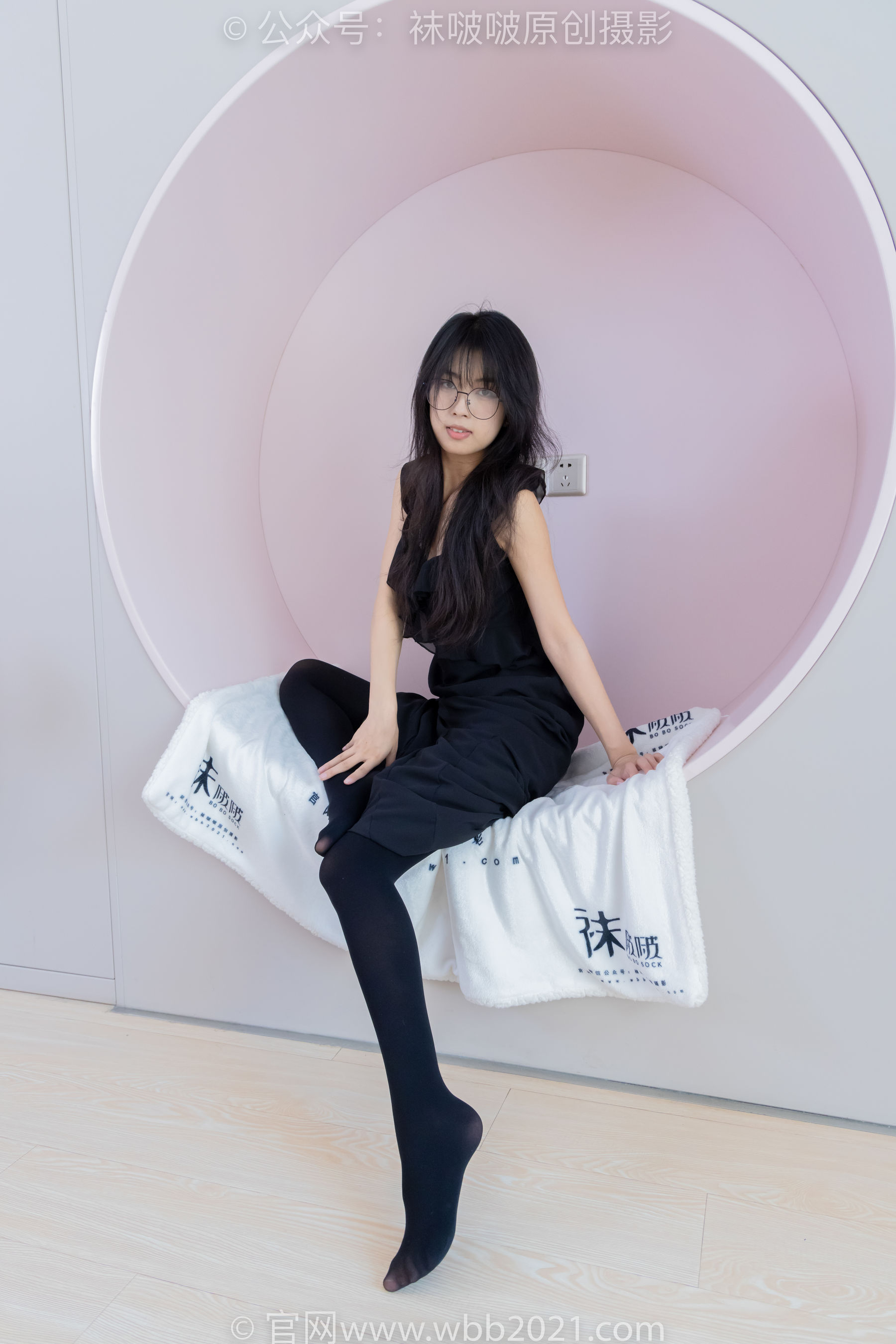 BoBoSocks袜啵啵 No.511 奶油 - 平底鞋、厚黑丝、做瑜伽动作时老头乐挠脚剧情/(140P)