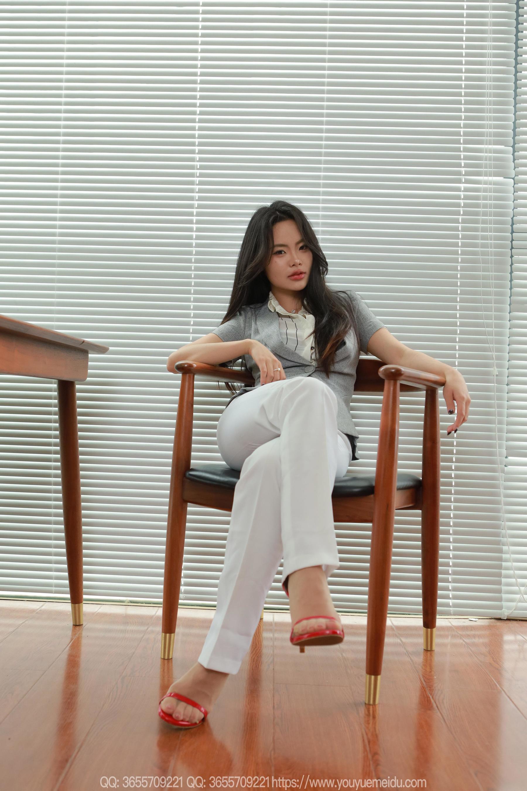 IESS异思趣向 - 模特： 兔兔 《白色裤里丝》/(84P)