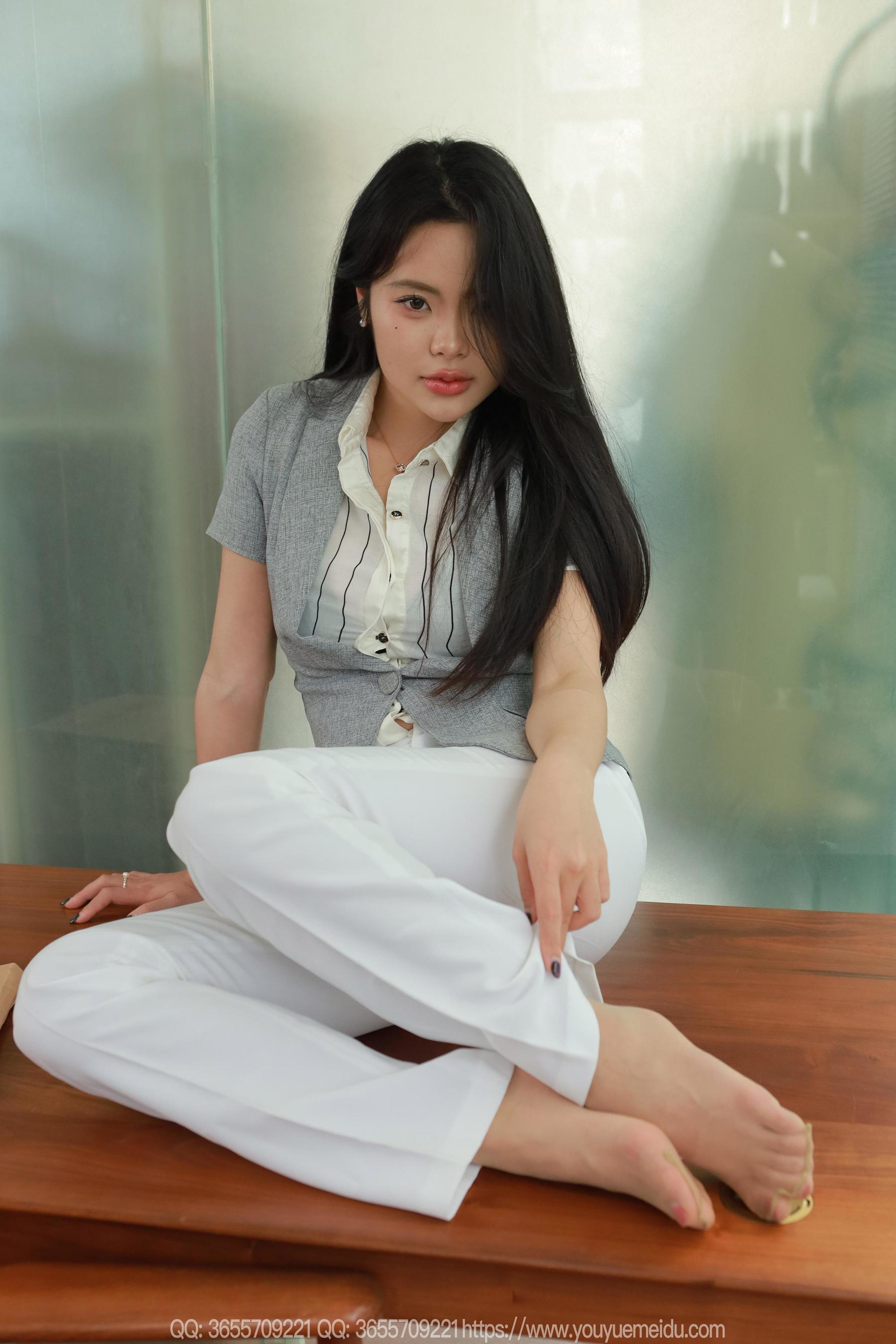 IESS异思趣向 - 模特： 兔兔 《白色裤里丝》/(84P)