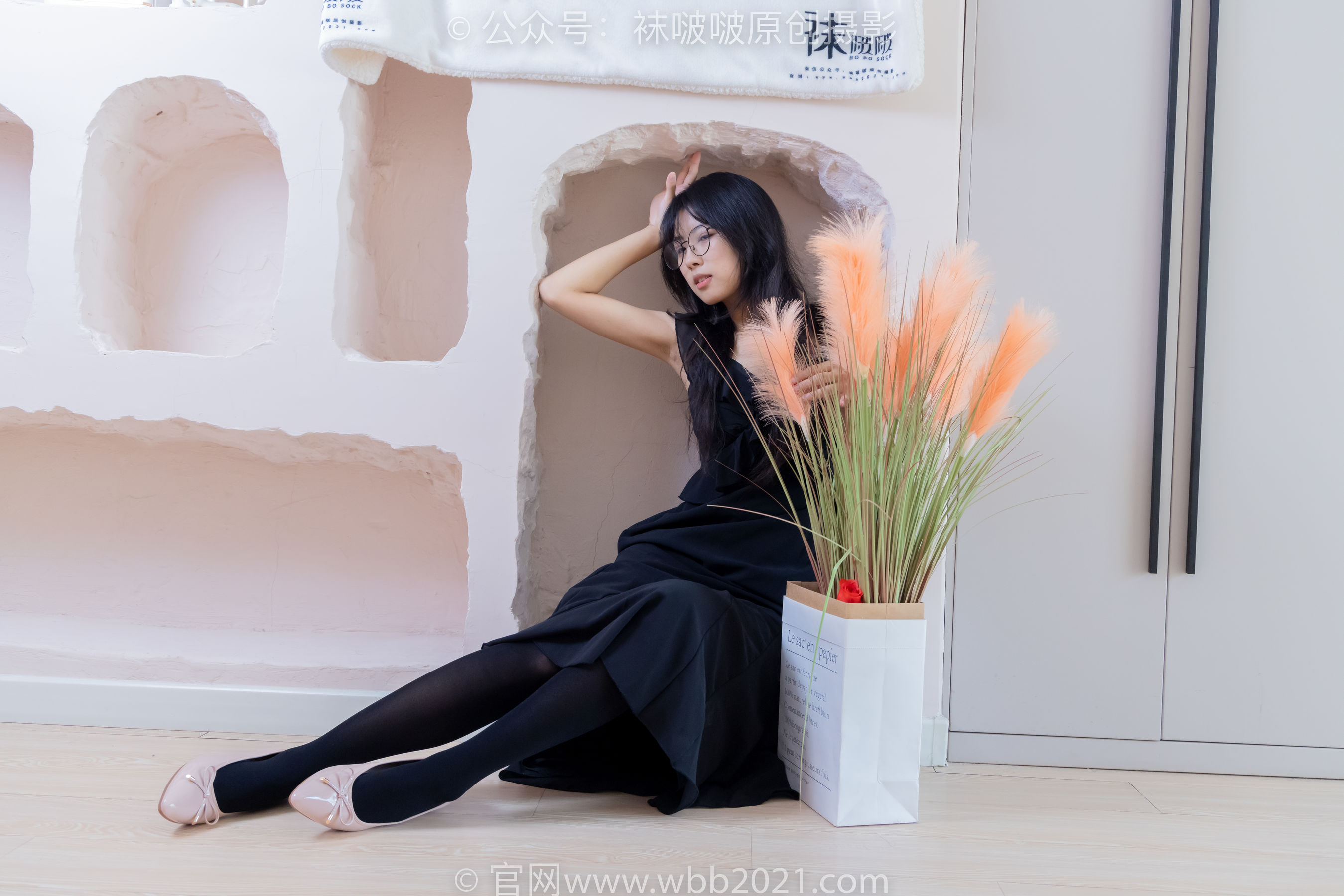 BoBoSocks袜啵啵 No.511 奶油 - 平底鞋、厚黑丝、做瑜伽动作时老头乐挠脚剧情/(140P)