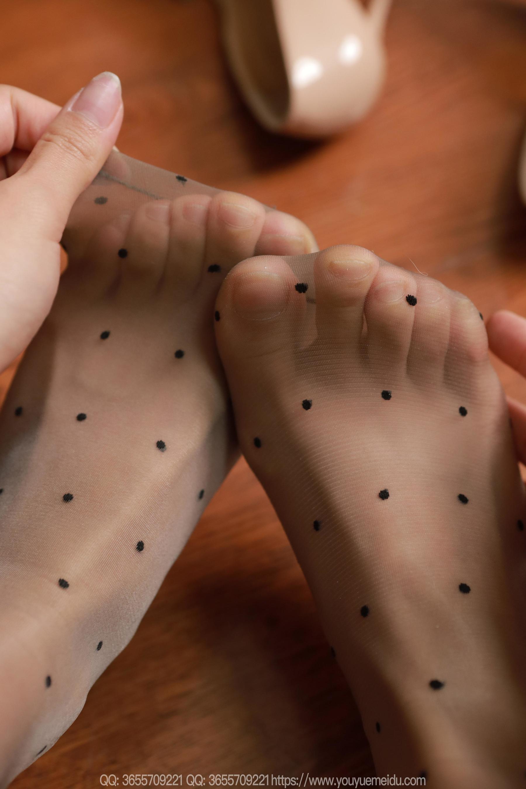 IESS异思趣向 - 模特： 兔兔 《吊带波点》/(91P)