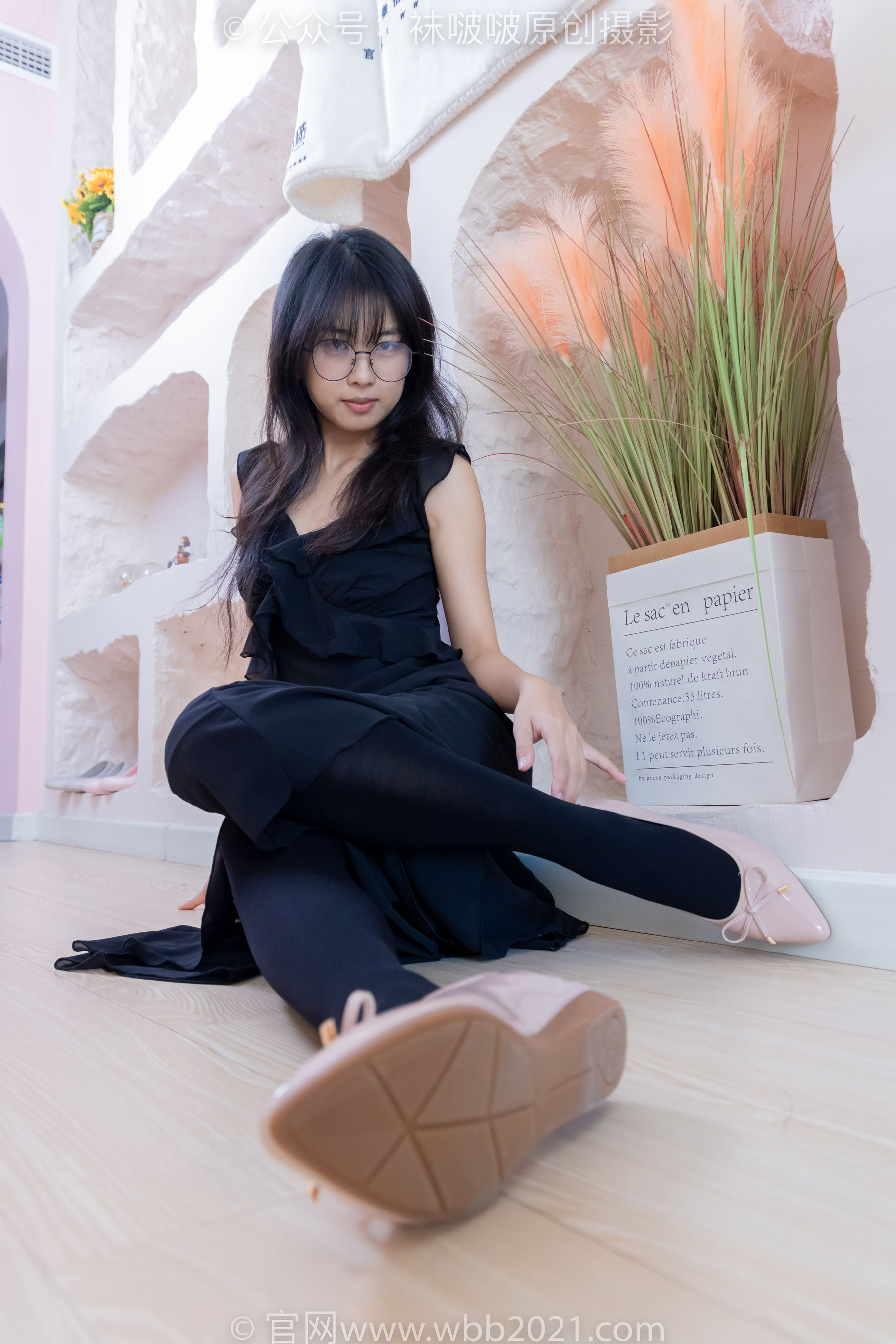 BoBoSocks袜啵啵 No.511 奶油 - 平底鞋、厚黑丝、做瑜伽动作时老头乐挠脚剧情/(140P)