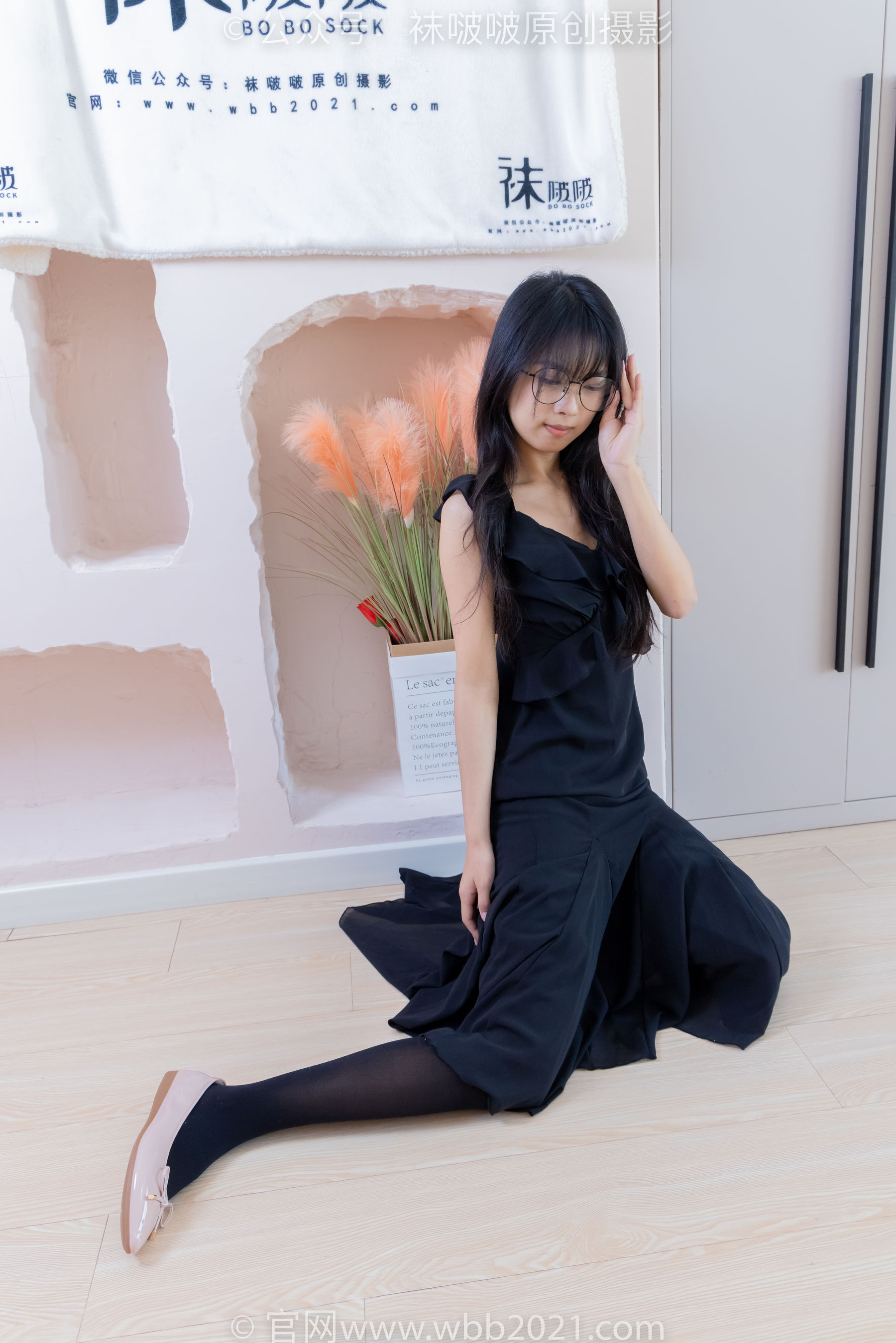 BoBoSocks袜啵啵 No.511 奶油 - 平底鞋、厚黑丝、做瑜伽动作时老头乐挠脚剧情/(140P)