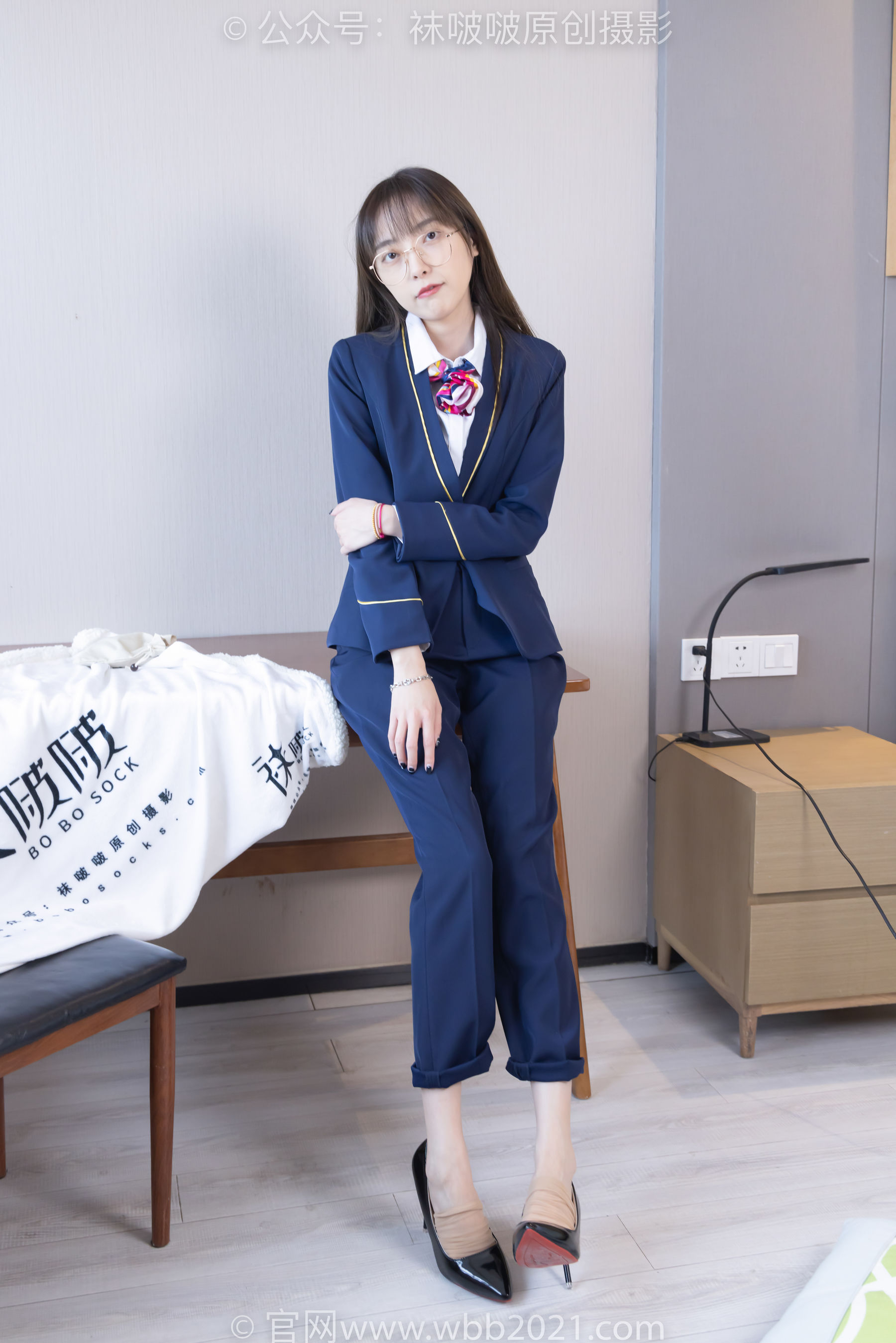 BoBoSocks袜啵啵 No.509 稚予 - 高跟鞋、短肉丝、黑色美甲、银行制服、半脱袜子/(150P)