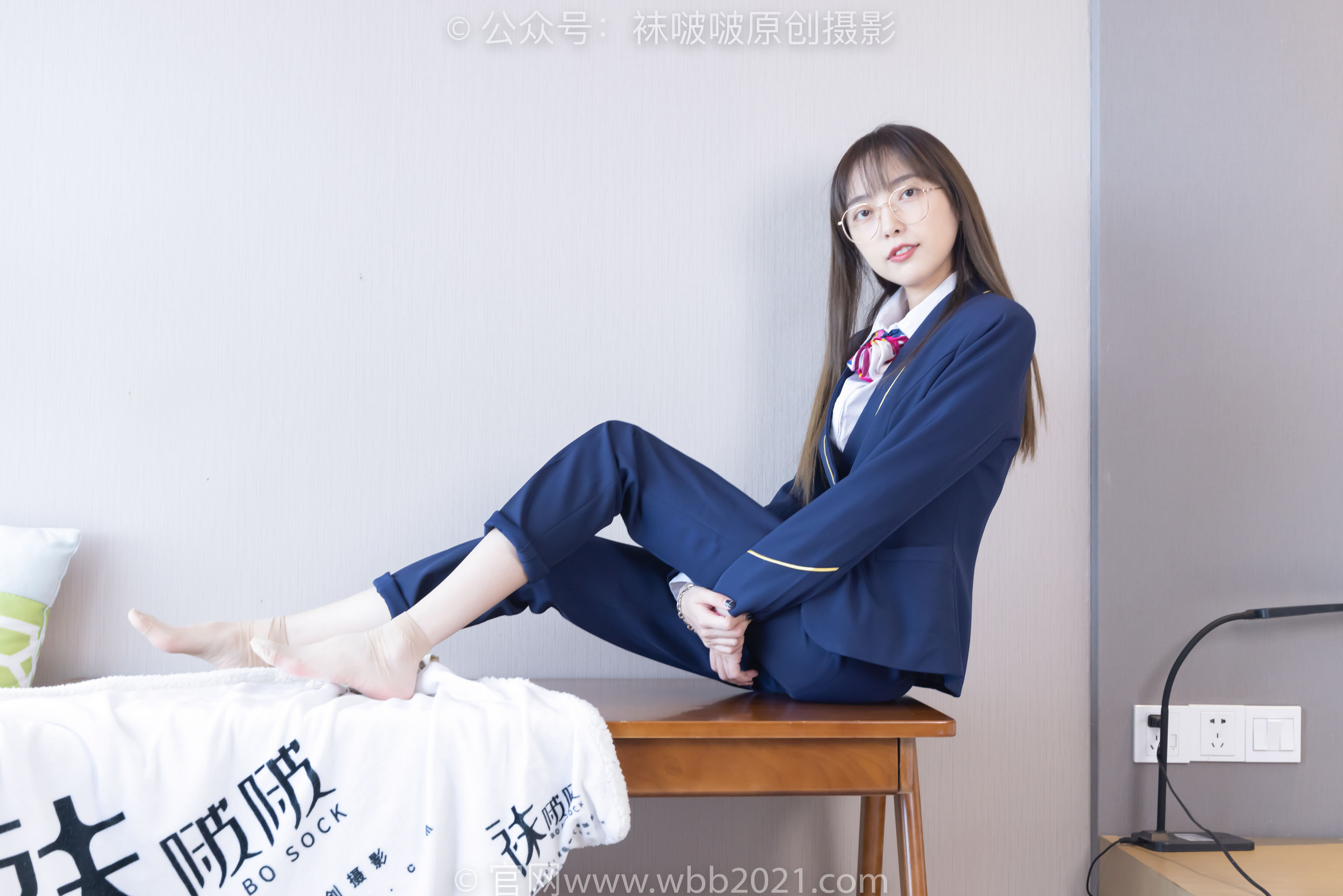 BoBoSocks袜啵啵 No.509 稚予 - 高跟鞋、短肉丝、黑色美甲、银行制服、半脱袜子/(150P)