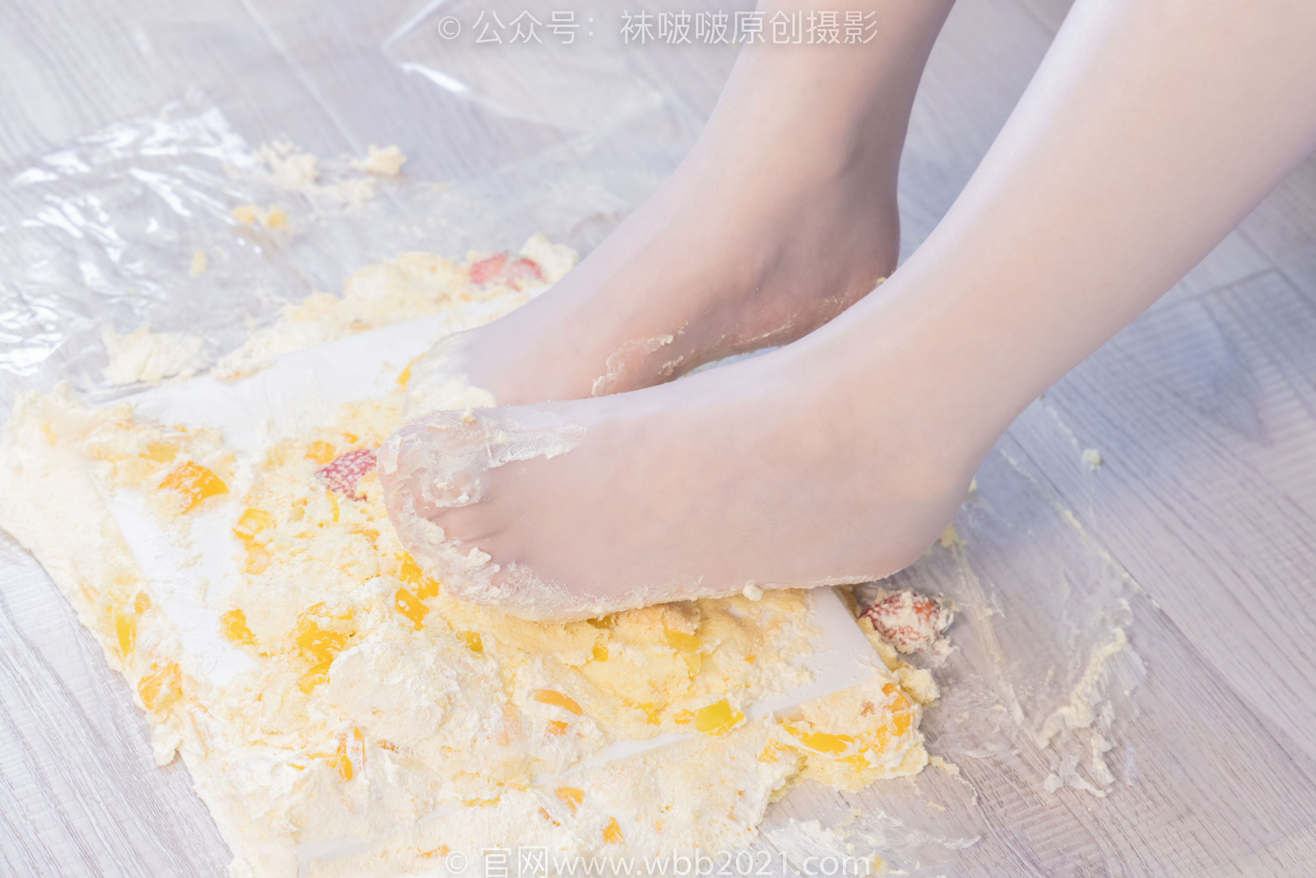 BoBoSocks袜啵啵 No.512 甜甜圈 - 高跟鞋、油亮薄白丝、袜踩奶油蛋糕剧情/(143P)