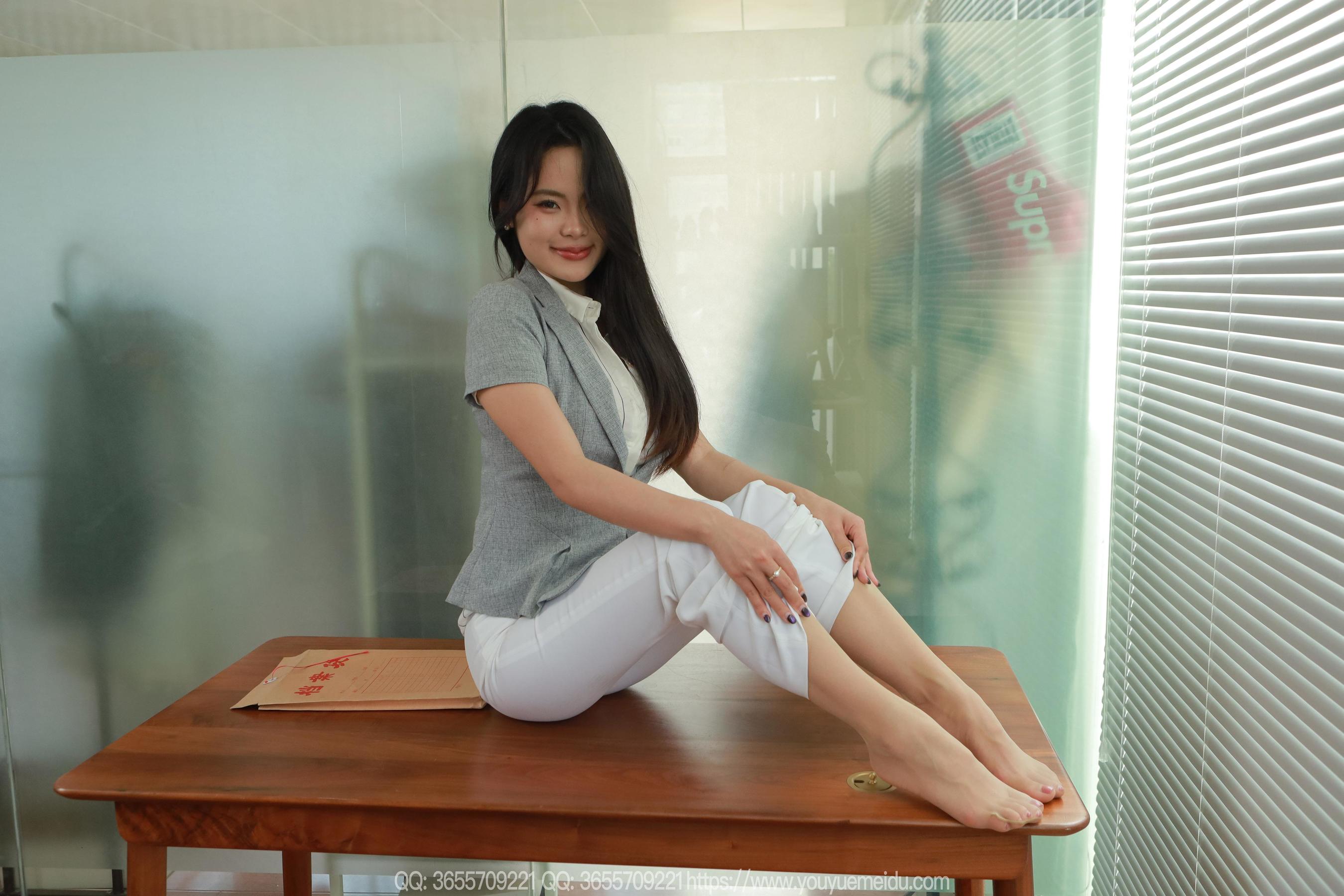 IESS异思趣向 - 模特： 兔兔 《白色裤里丝》/(84P)