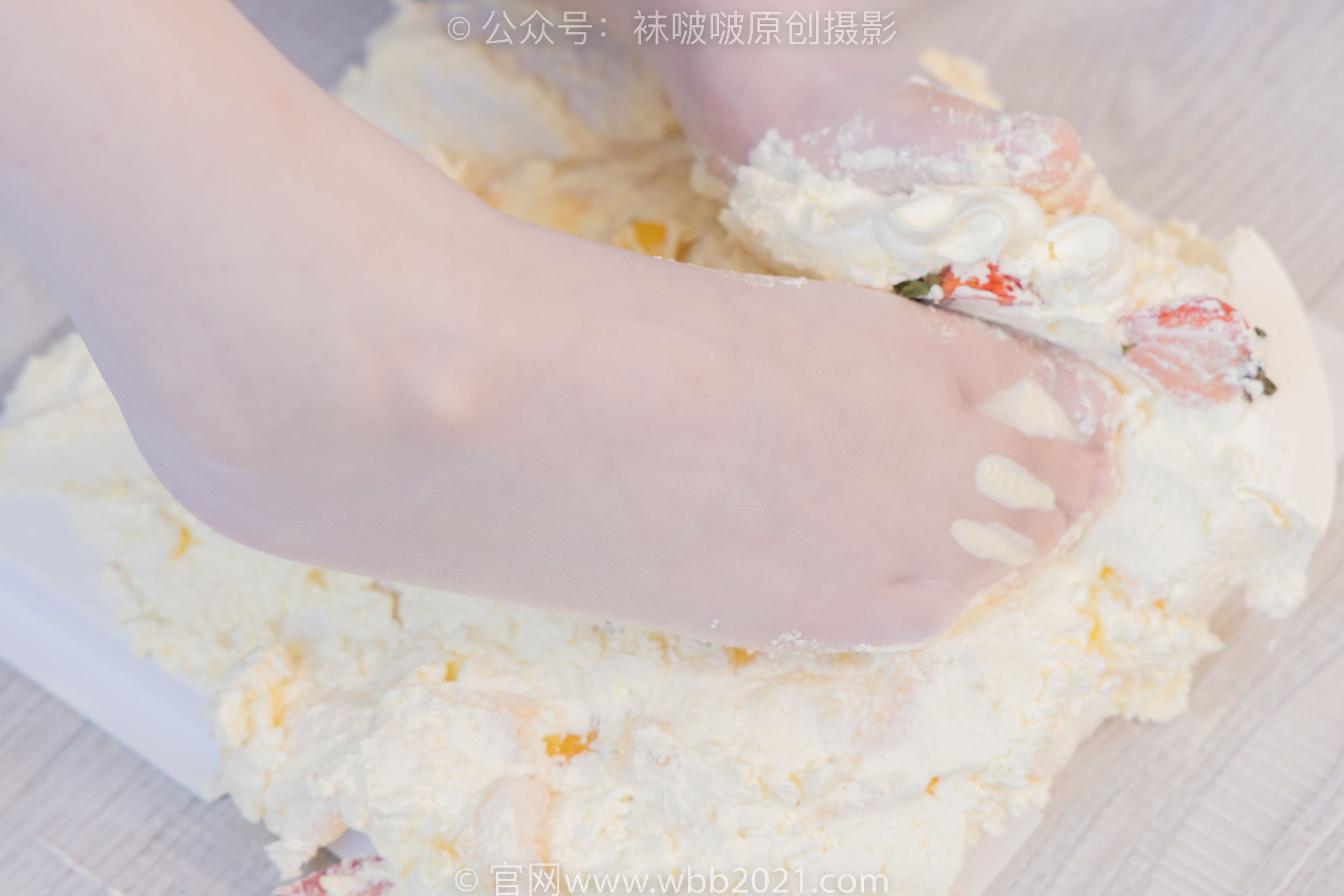 BoBoSocks袜啵啵 No.512 甜甜圈 - 高跟鞋、油亮薄白丝、袜踩奶油蛋糕剧情/(143P)