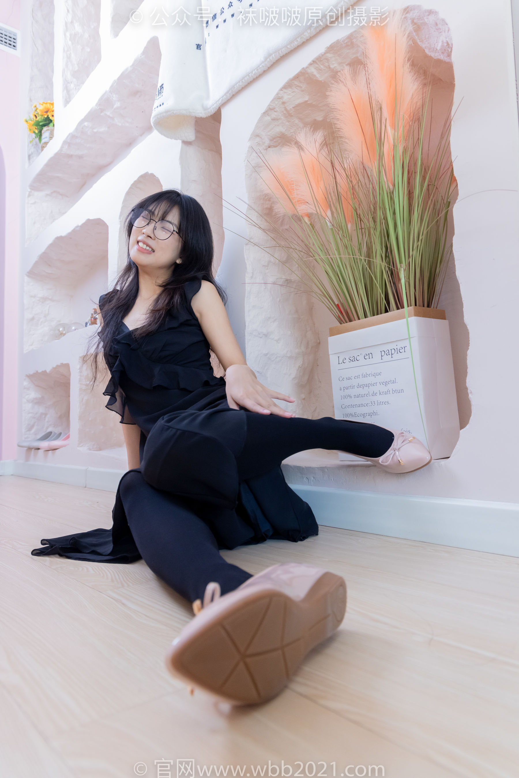 BoBoSocks袜啵啵 No.511 奶油 - 平底鞋、厚黑丝、做瑜伽动作时老头乐挠脚剧情/(140P)