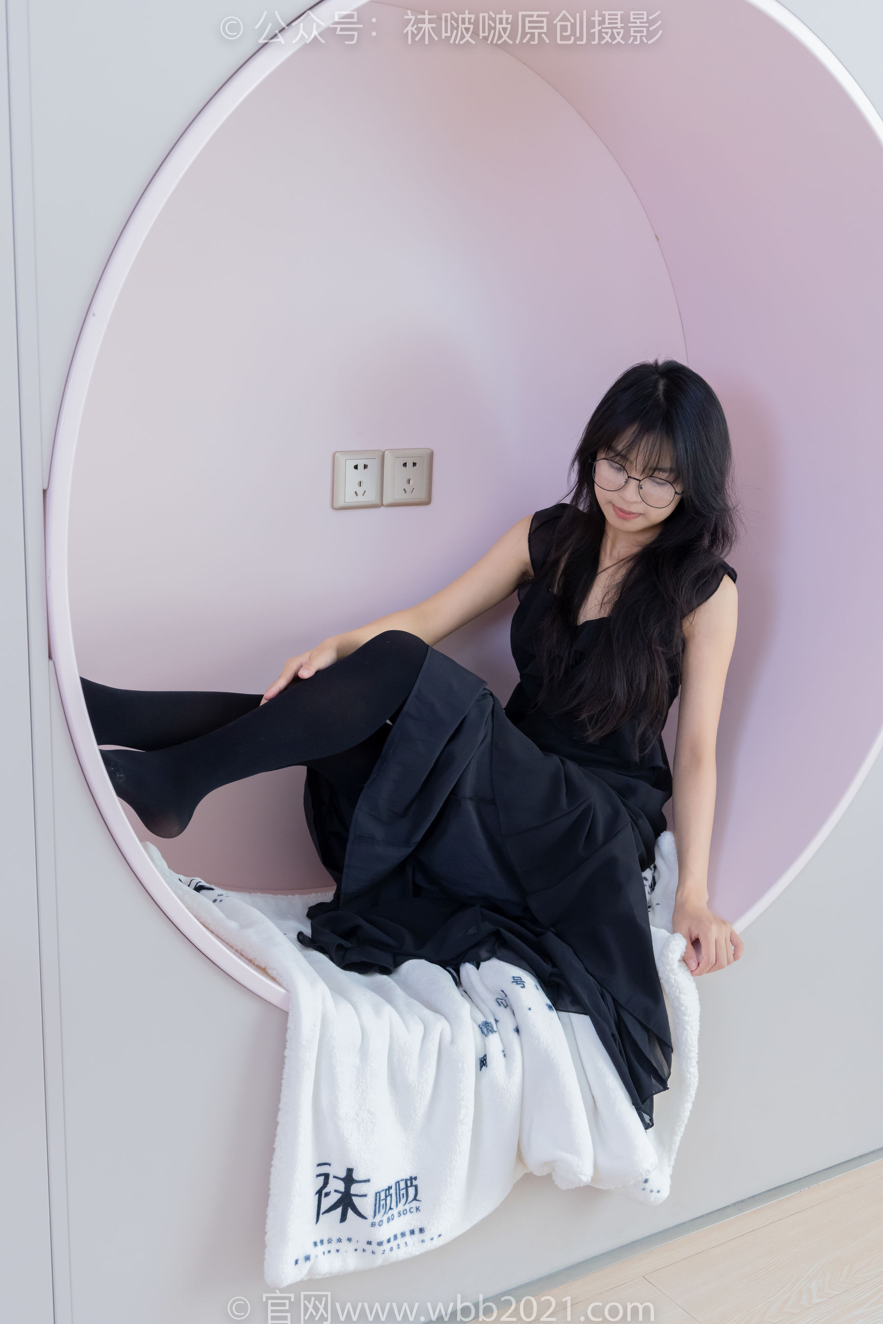 BoBoSocks袜啵啵 No.511 奶油 - 平底鞋、厚黑丝、做瑜伽动作时老头乐挠脚剧情/(140P)