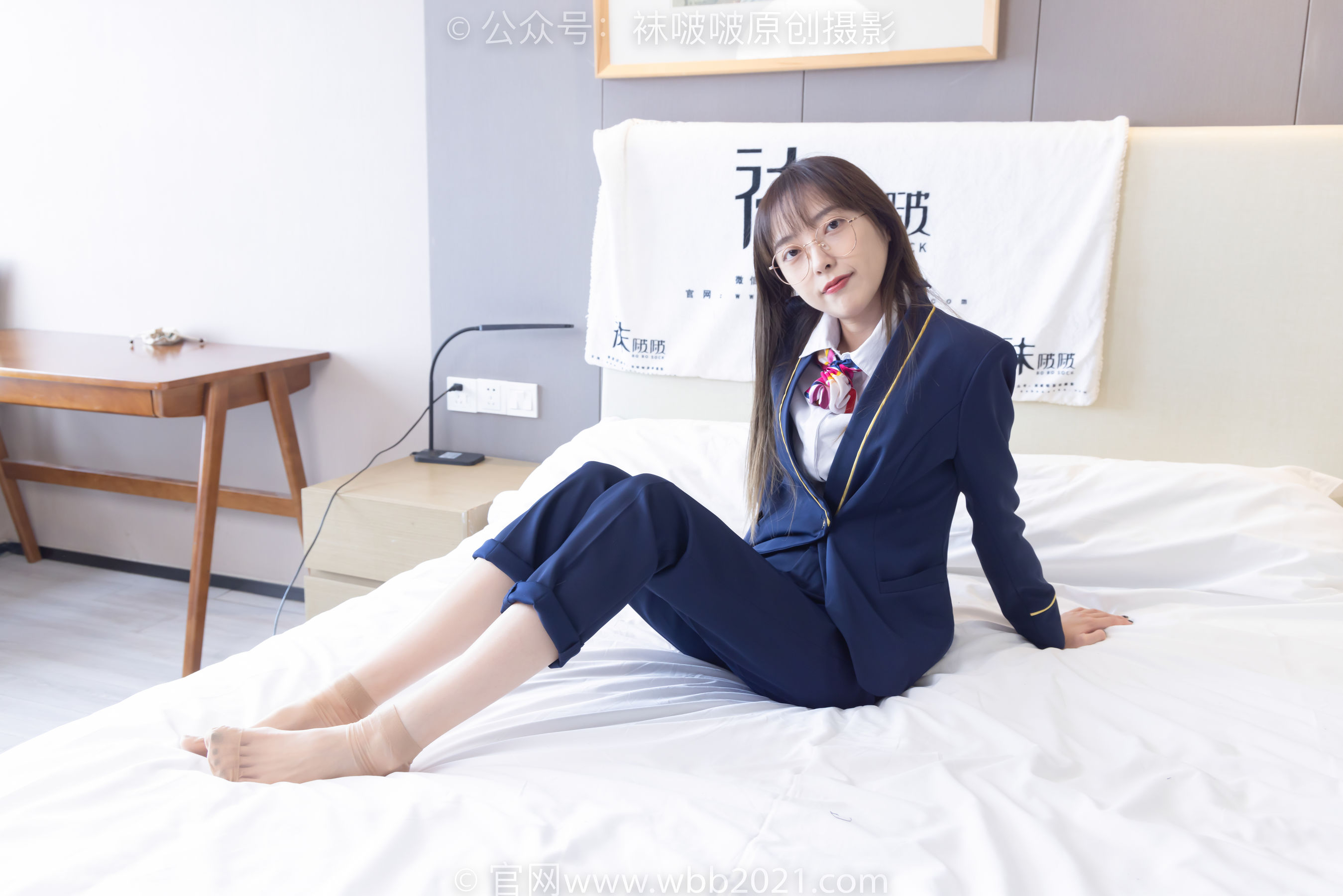 BoBoSocks袜啵啵 No.509 稚予 - 高跟鞋、短肉丝、黑色美甲、银行制服、半脱袜子/(150P)