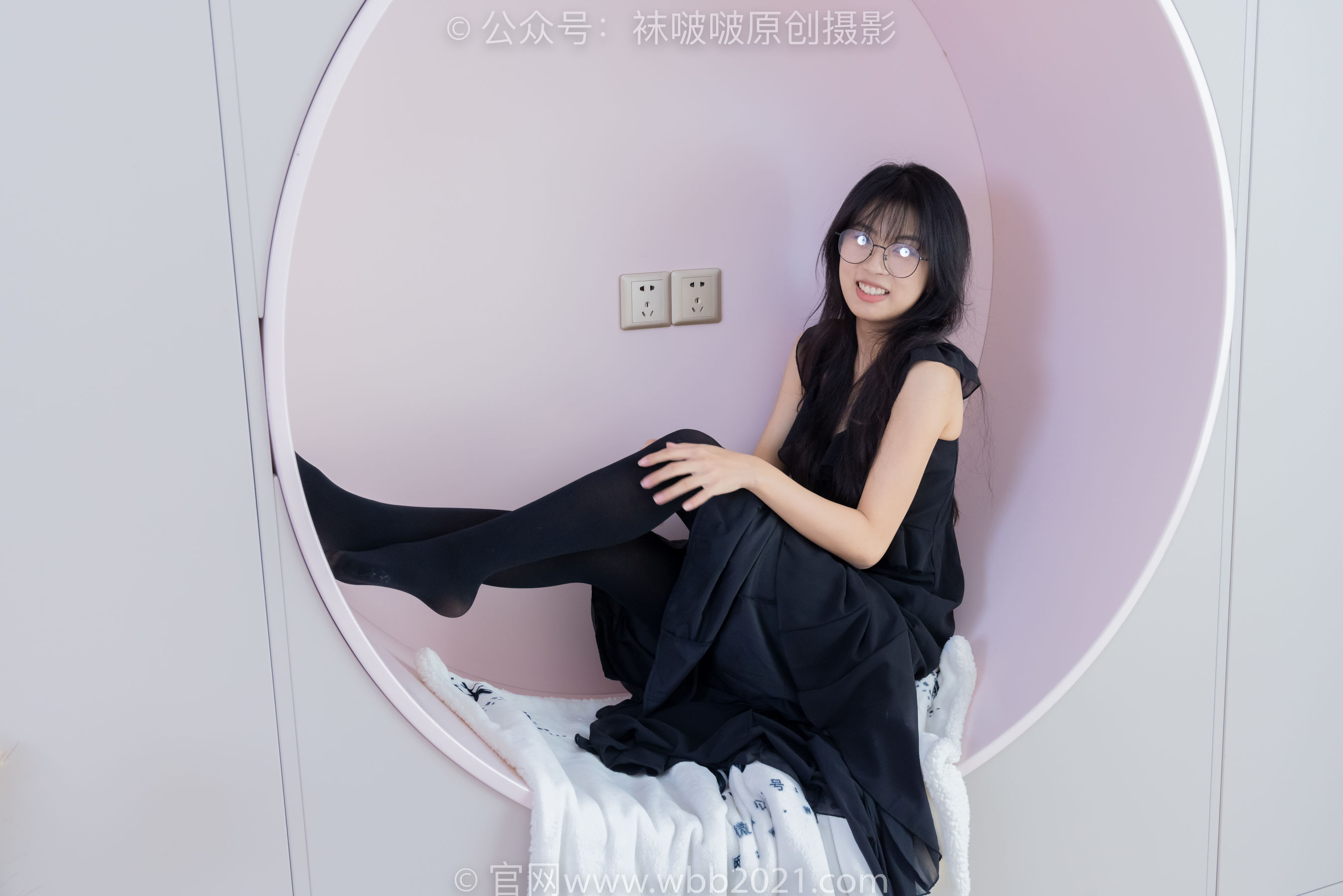 BoBoSocks袜啵啵 No.511 奶油 - 平底鞋、厚黑丝、做瑜伽动作时老头乐挠脚剧情/(140P)