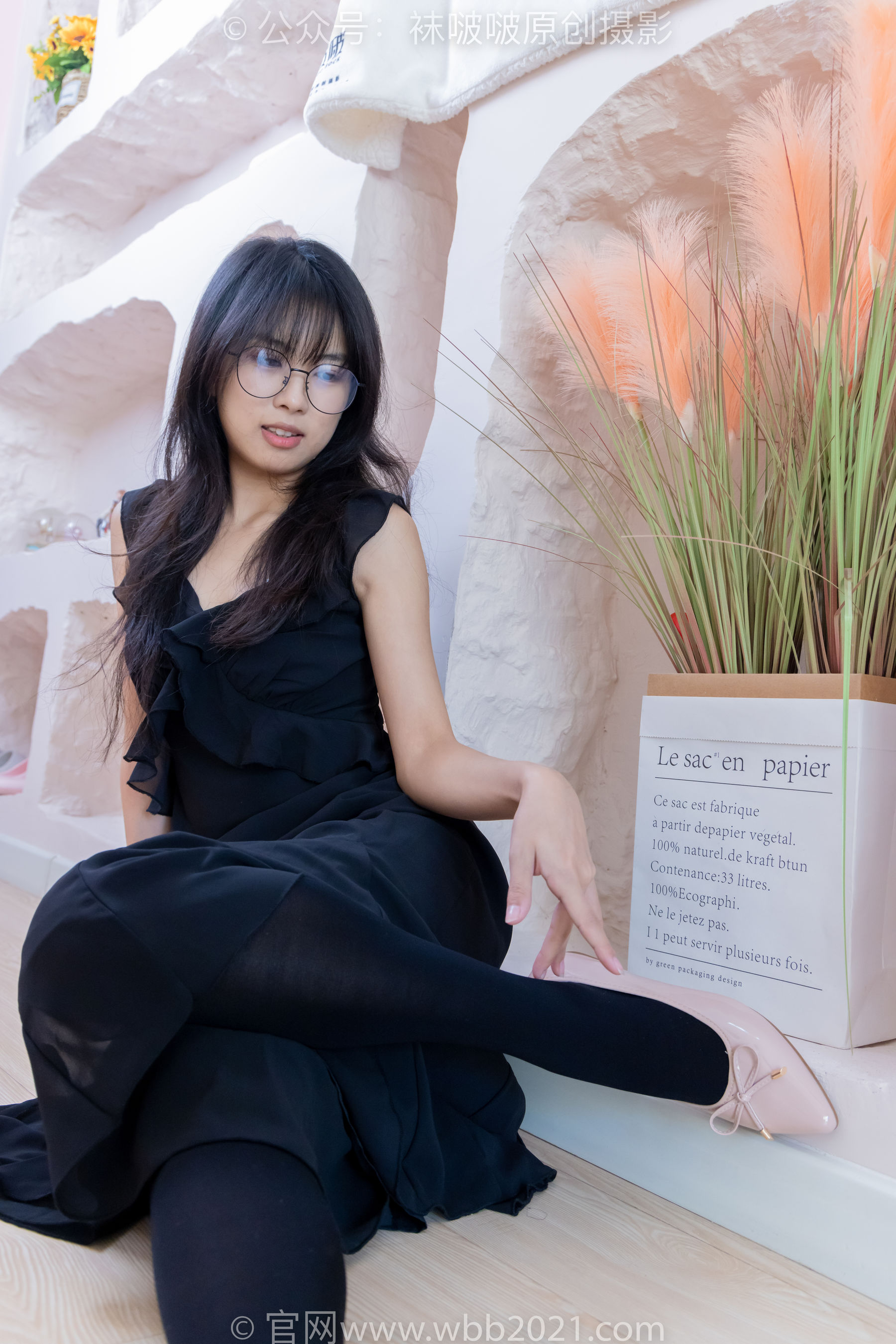 BoBoSocks袜啵啵 No.511 奶油 - 平底鞋、厚黑丝、做瑜伽动作时老头乐挠脚剧情/(140P)