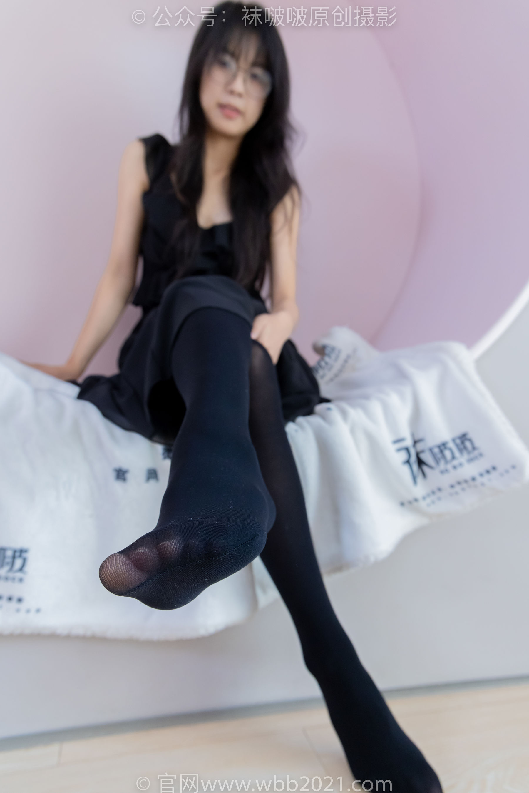 BoBoSocks袜啵啵 No.511 奶油 - 平底鞋、厚黑丝、做瑜伽动作时老头乐挠脚剧情/(140P)