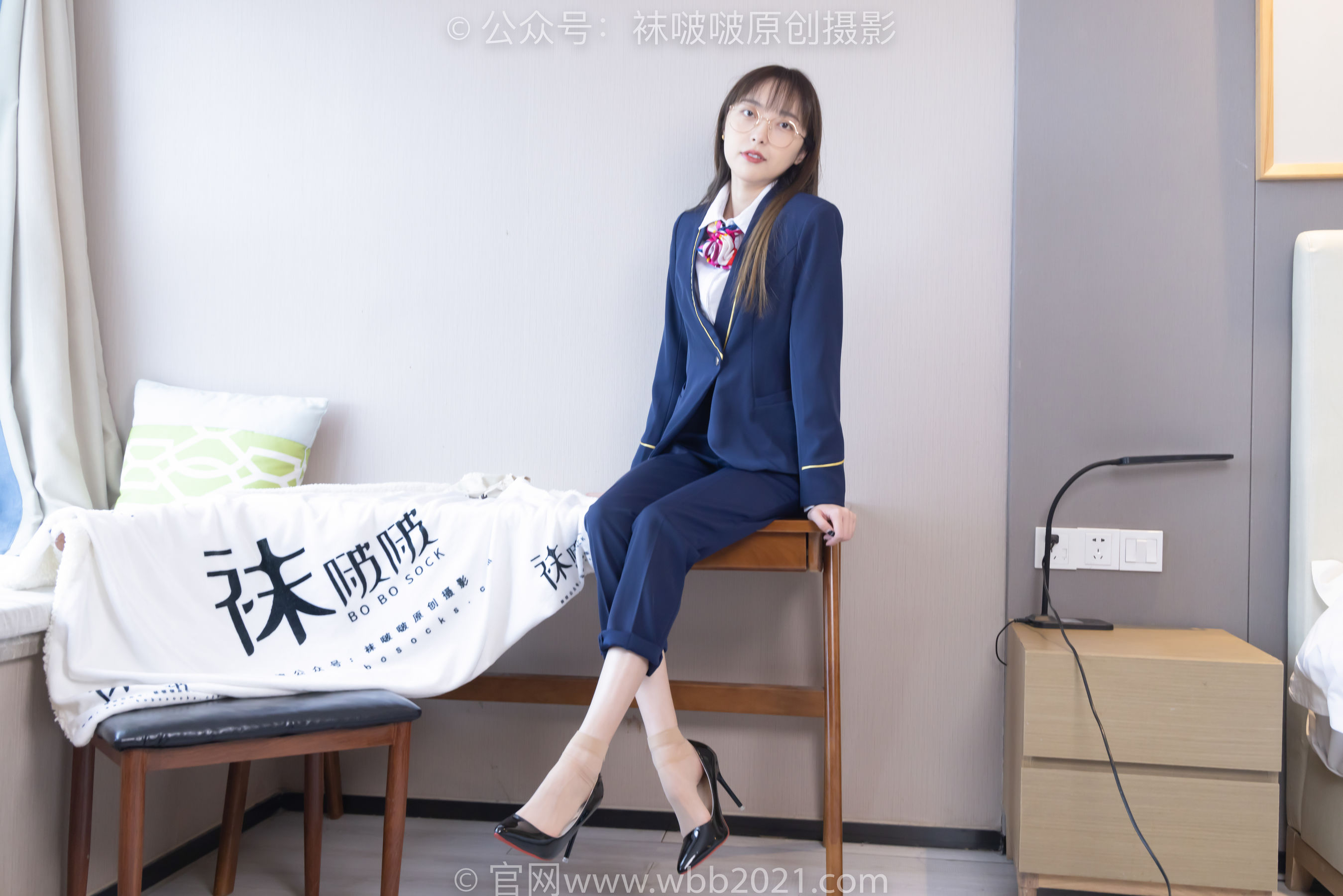 BoBoSocks袜啵啵 No.509 稚予 - 高跟鞋、短肉丝、黑色美甲、银行制服、半脱袜子/(150P)