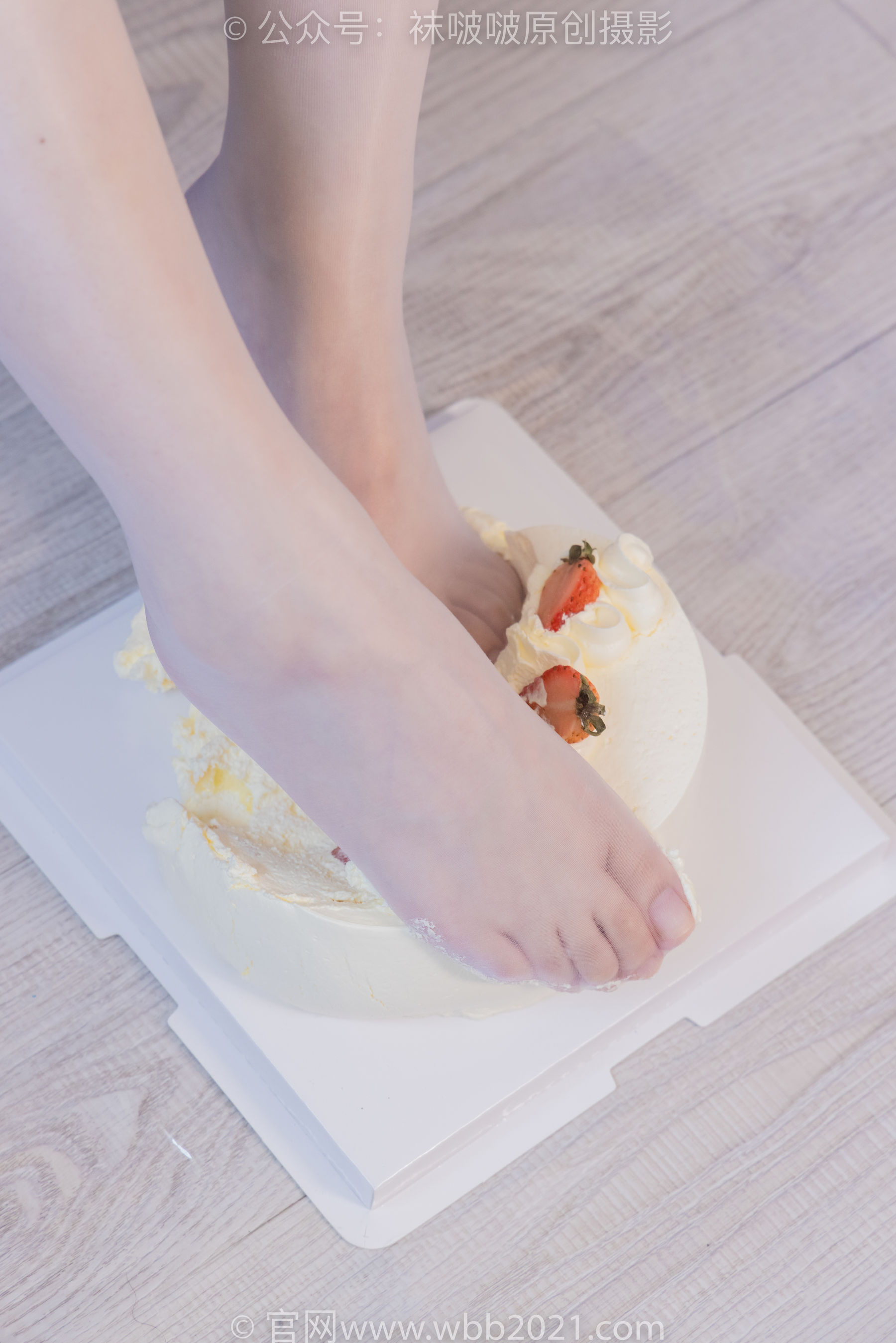 BoBoSocks袜啵啵 No.512 甜甜圈 - 高跟鞋、油亮薄白丝、袜踩奶油蛋糕剧情/(143P)