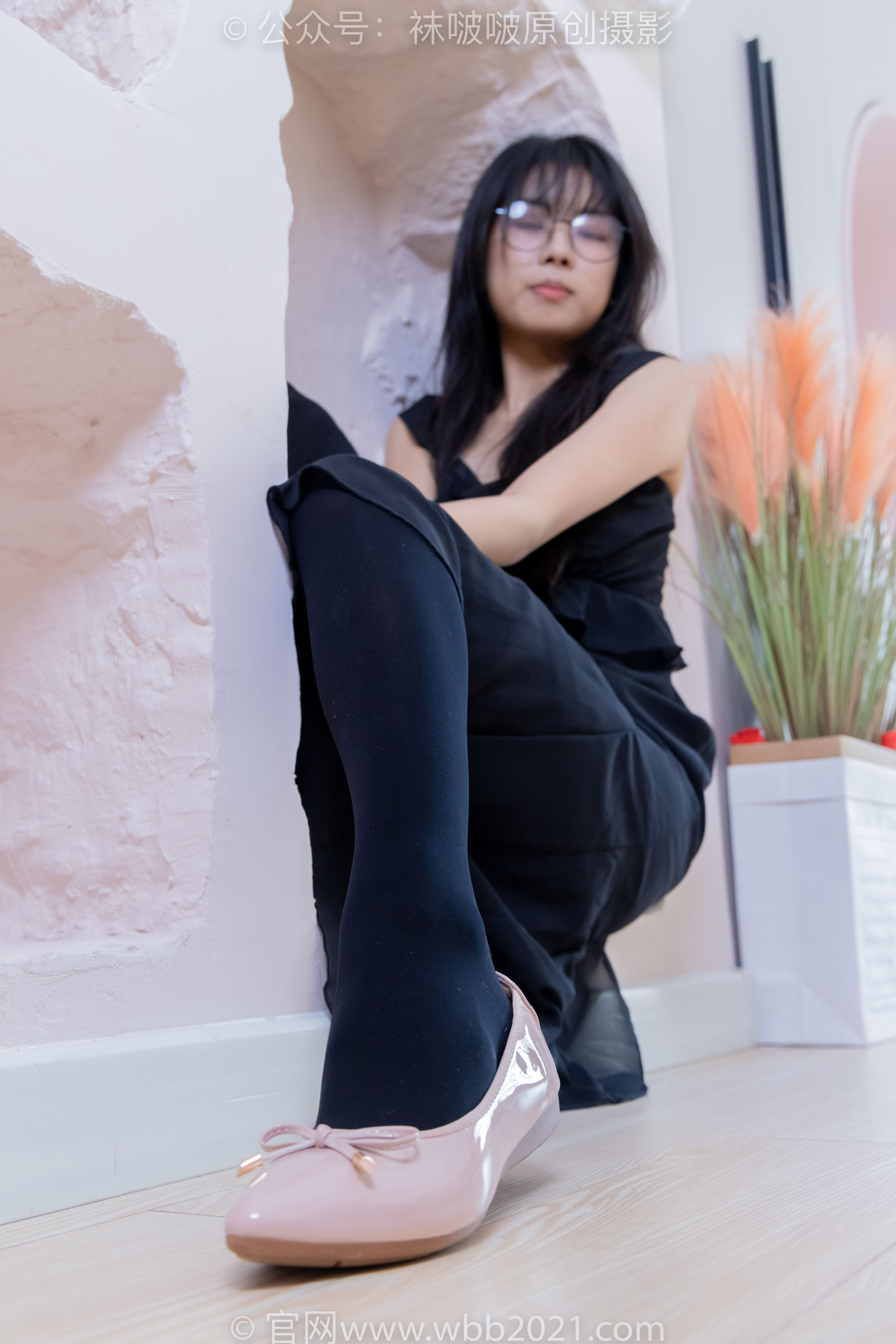 BoBoSocks袜啵啵 No.511 奶油 - 平底鞋、厚黑丝、做瑜伽动作时老头乐挠脚剧情/(140P)