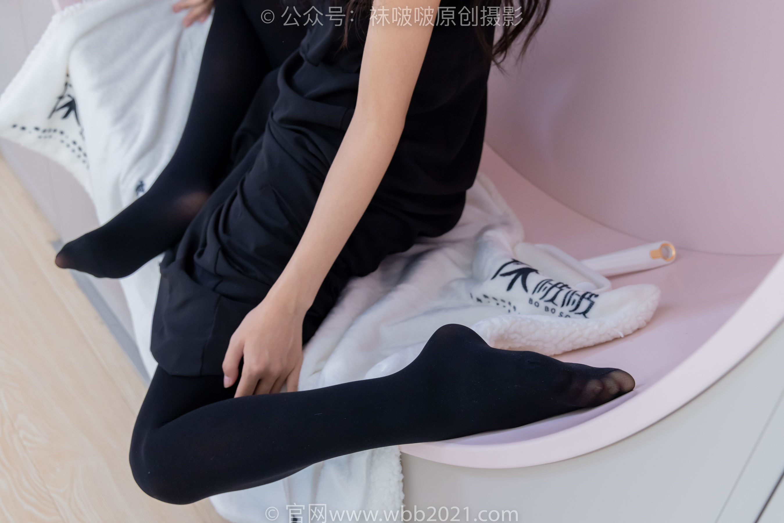 BoBoSocks袜啵啵 No.511 奶油 - 平底鞋、厚黑丝、做瑜伽动作时老头乐挠脚剧情/(140P)