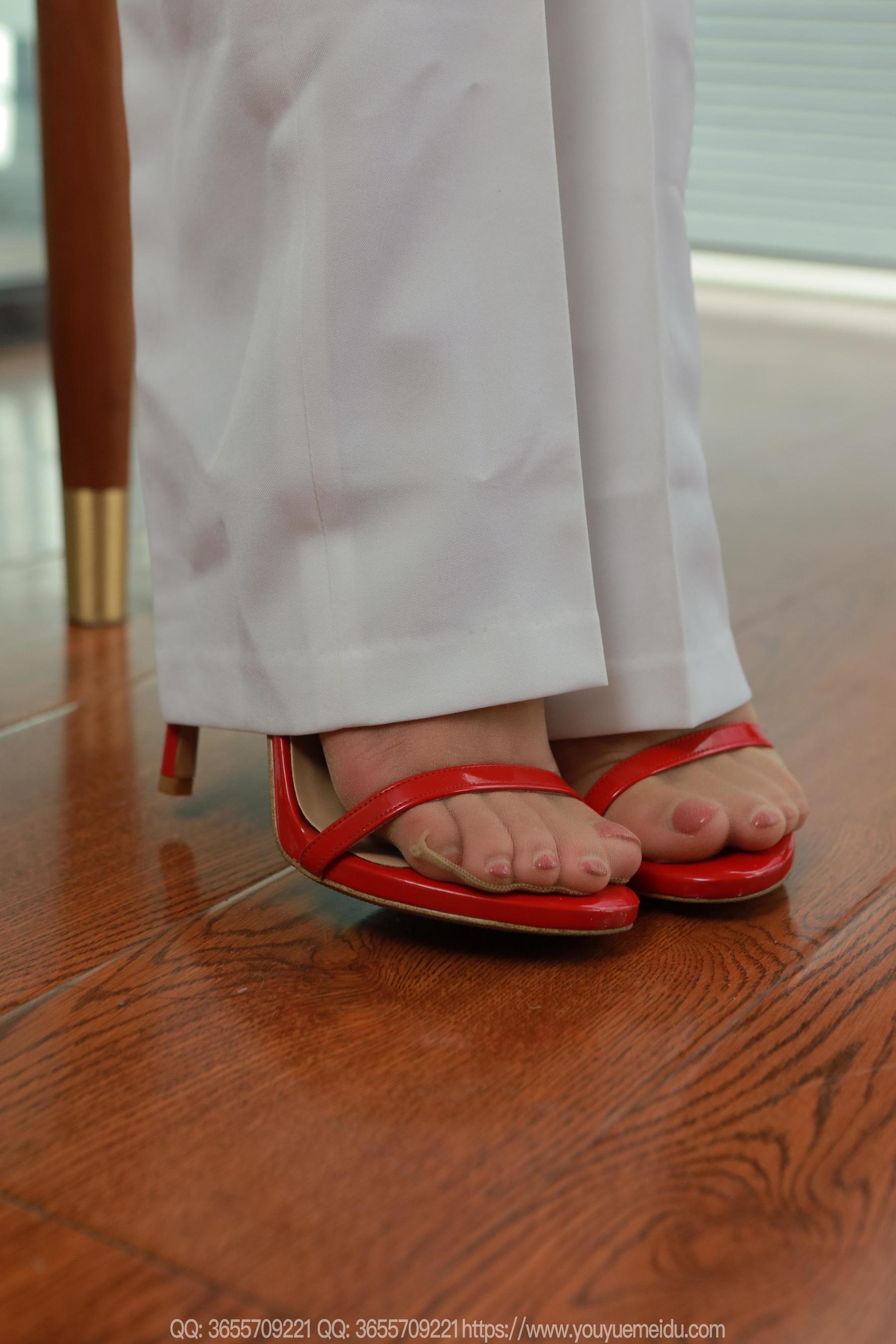 IESS异思趣向 - 模特： 兔兔 《白色裤里丝》/(84P)