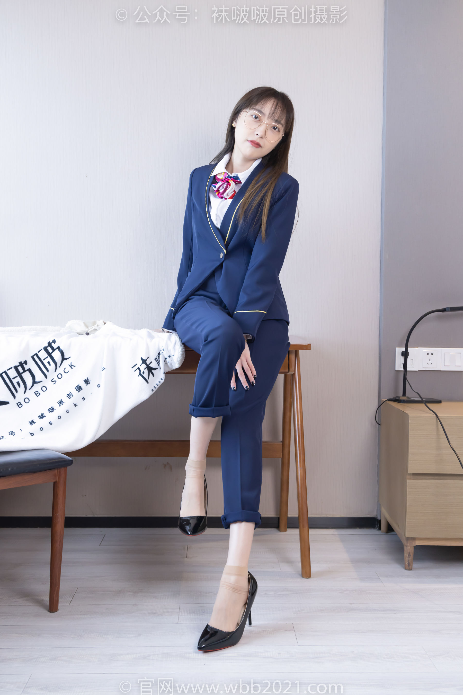 BoBoSocks袜啵啵 No.509 稚予 - 高跟鞋、短肉丝、黑色美甲、银行制服、半脱袜子/(150P)