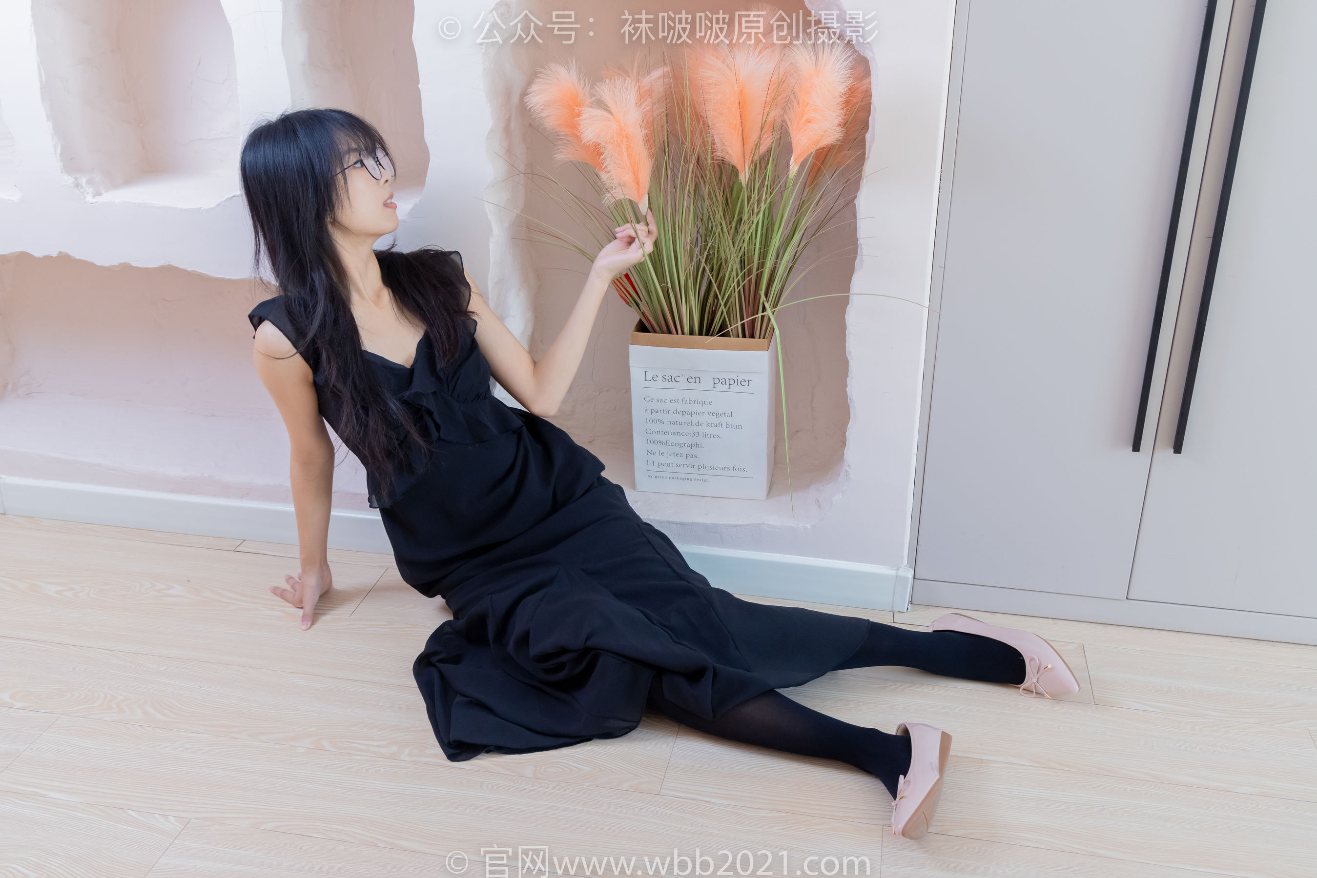 BoBoSocks袜啵啵 No.511 奶油 - 平底鞋、厚黑丝、做瑜伽动作时老头乐挠脚剧情/(140P)