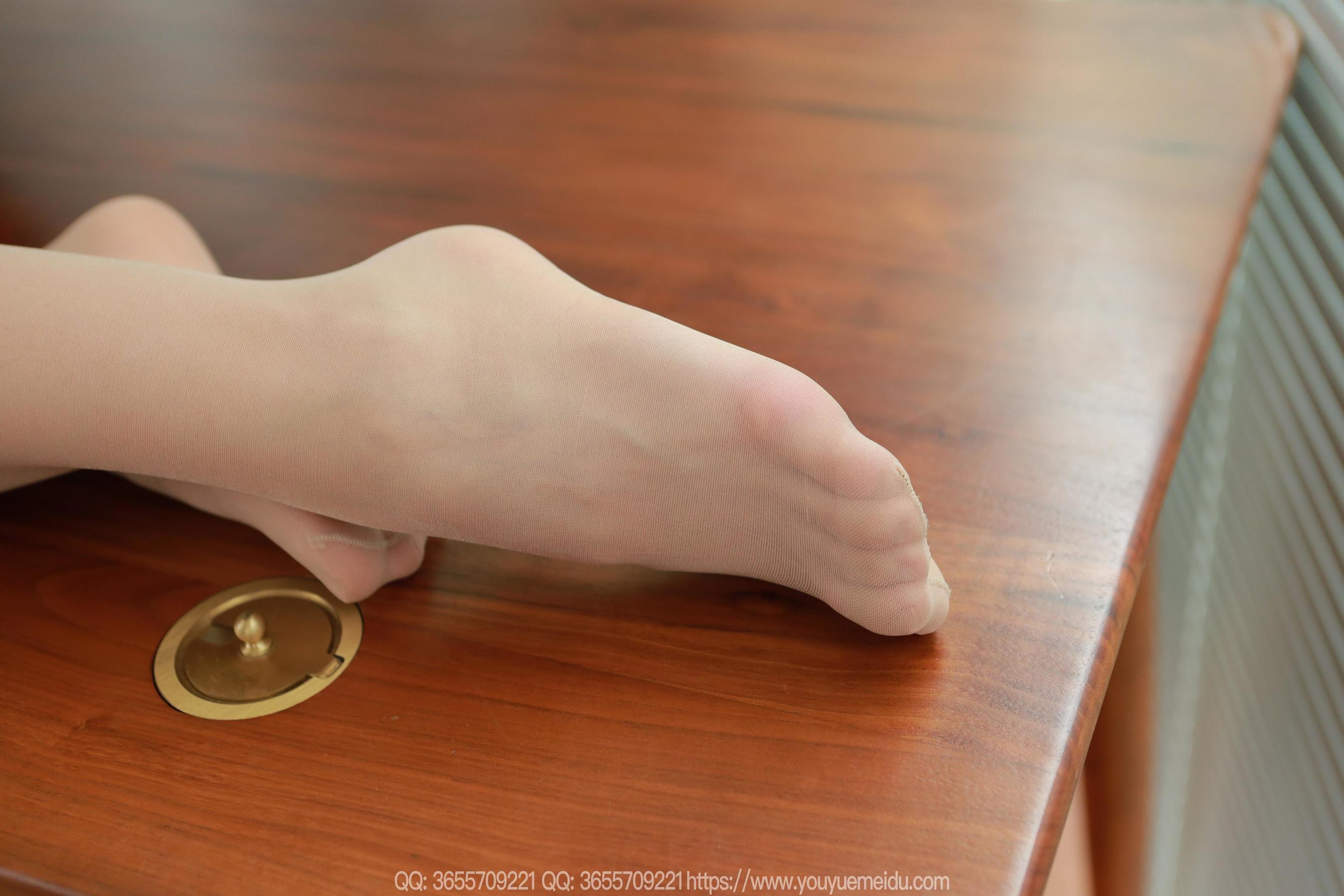 IESS异思趣向 - 模特： 兔兔 《白色OL（下）》/(79P)