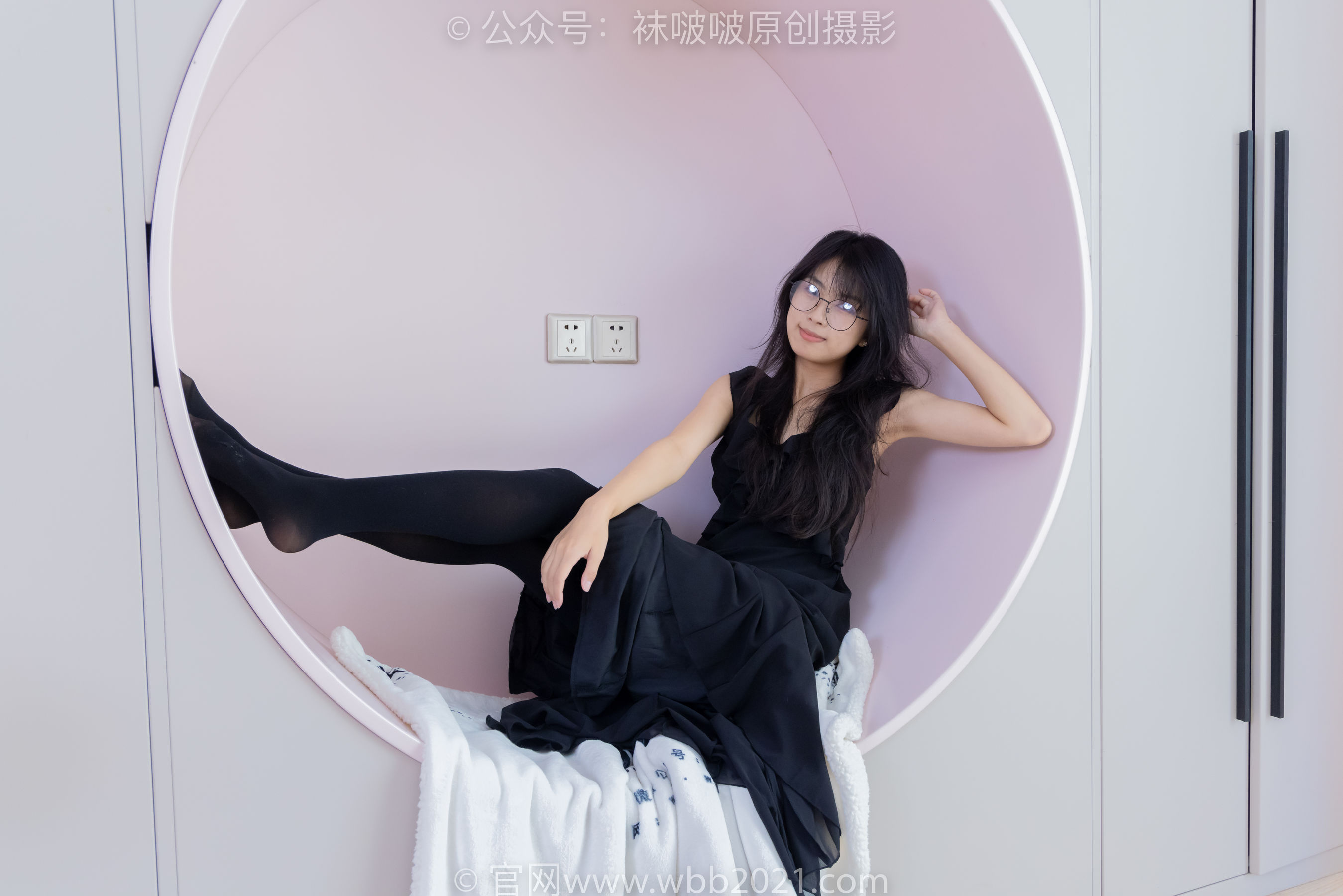 BoBoSocks袜啵啵 No.511 奶油 - 平底鞋、厚黑丝、做瑜伽动作时老头乐挠脚剧情/(140P)