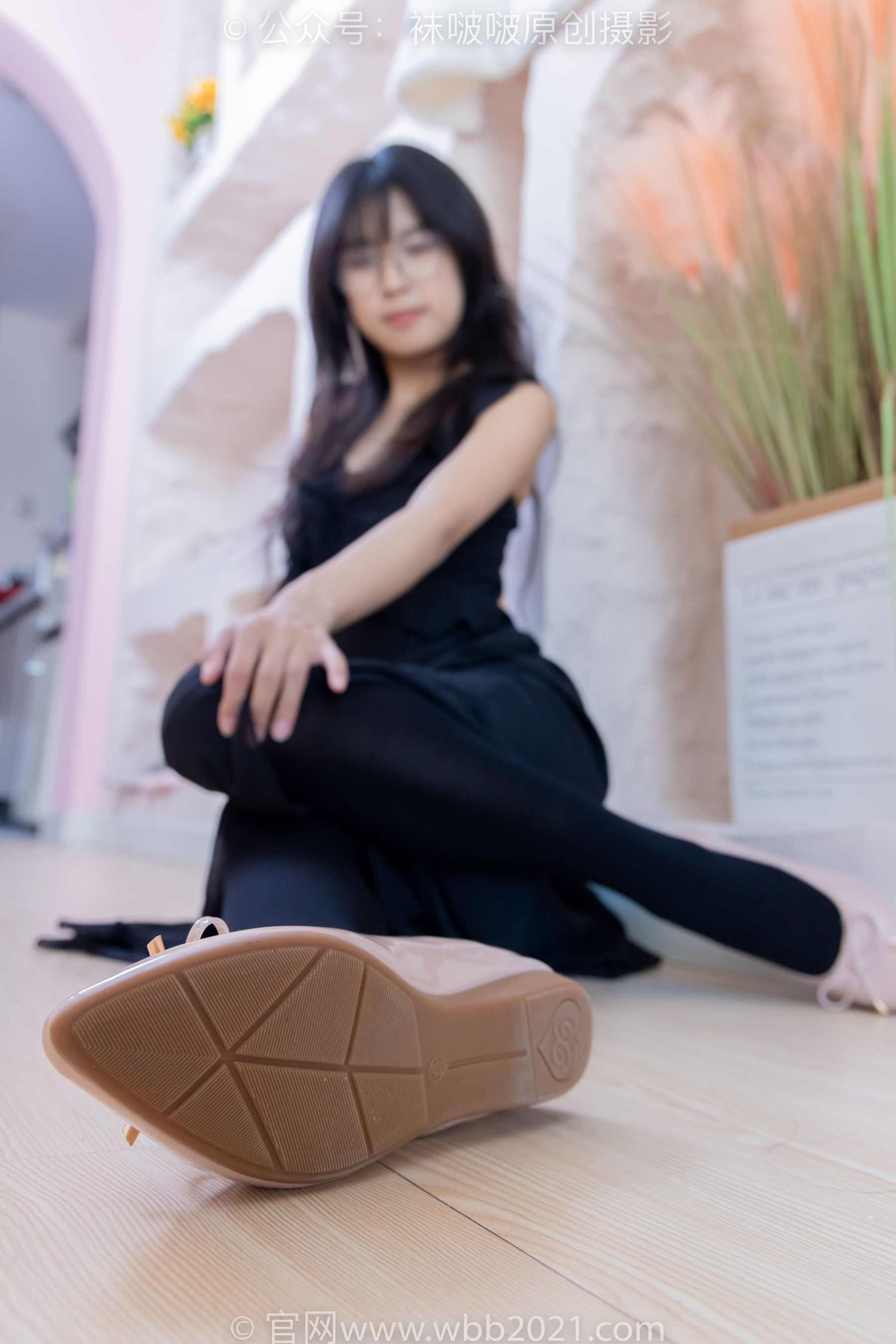 BoBoSocks袜啵啵 No.511 奶油 - 平底鞋、厚黑丝、做瑜伽动作时老头乐挠脚剧情/(140P)