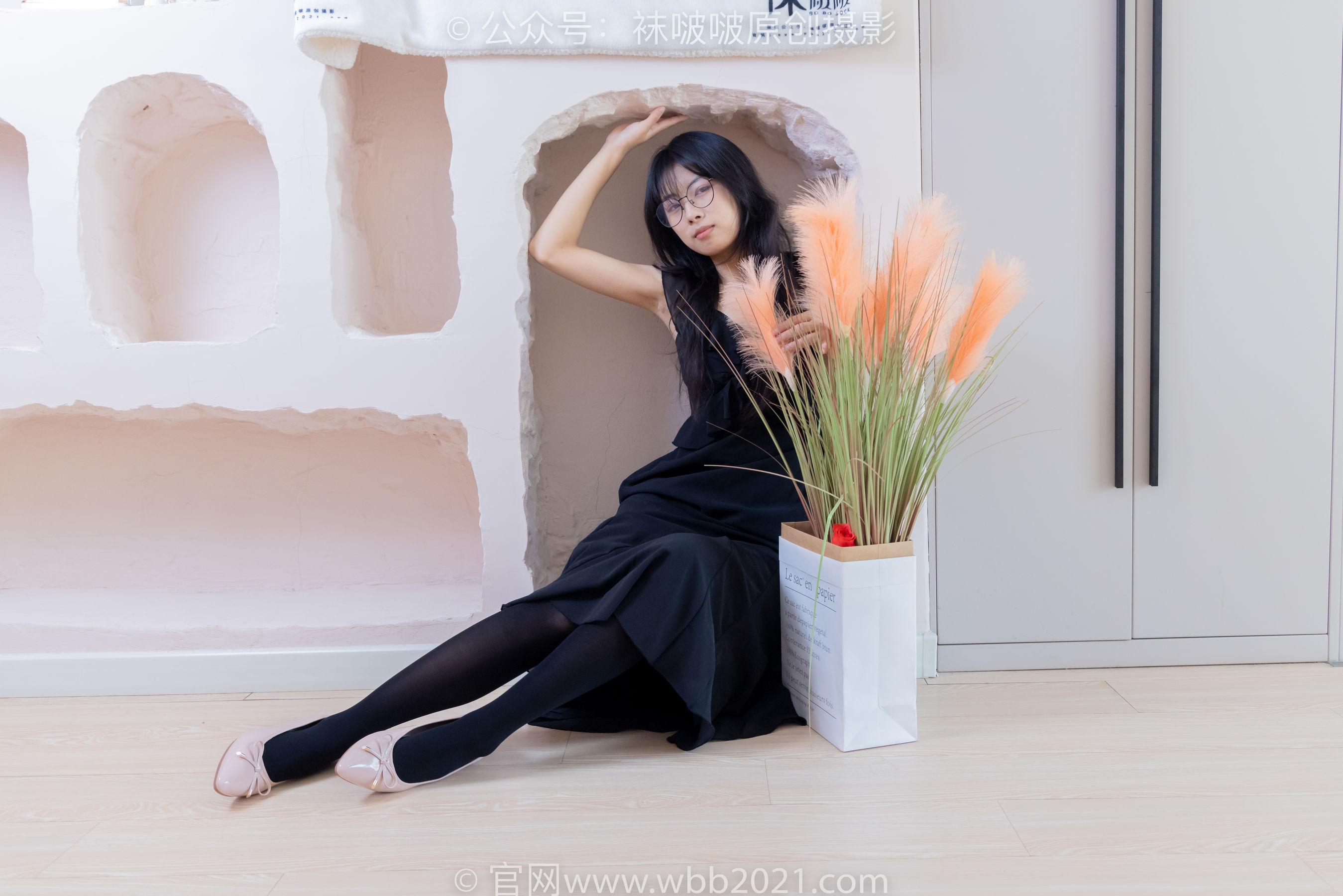 BoBoSocks袜啵啵 No.511 奶油 - 平底鞋、厚黑丝、做瑜伽动作时老头乐挠脚剧情/(140P)