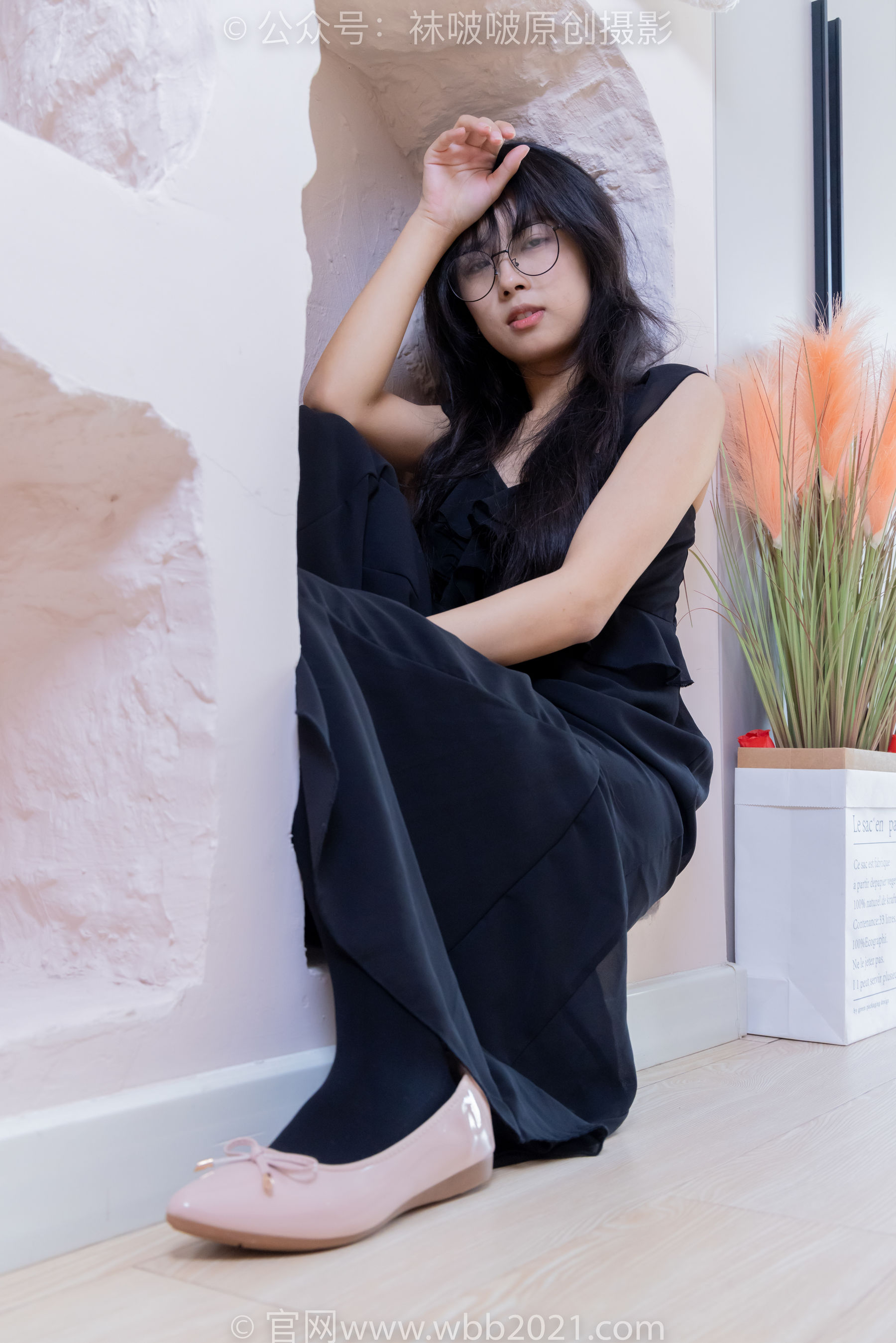 BoBoSocks袜啵啵 No.511 奶油 - 平底鞋、厚黑丝、做瑜伽动作时老头乐挠脚剧情/(140P)