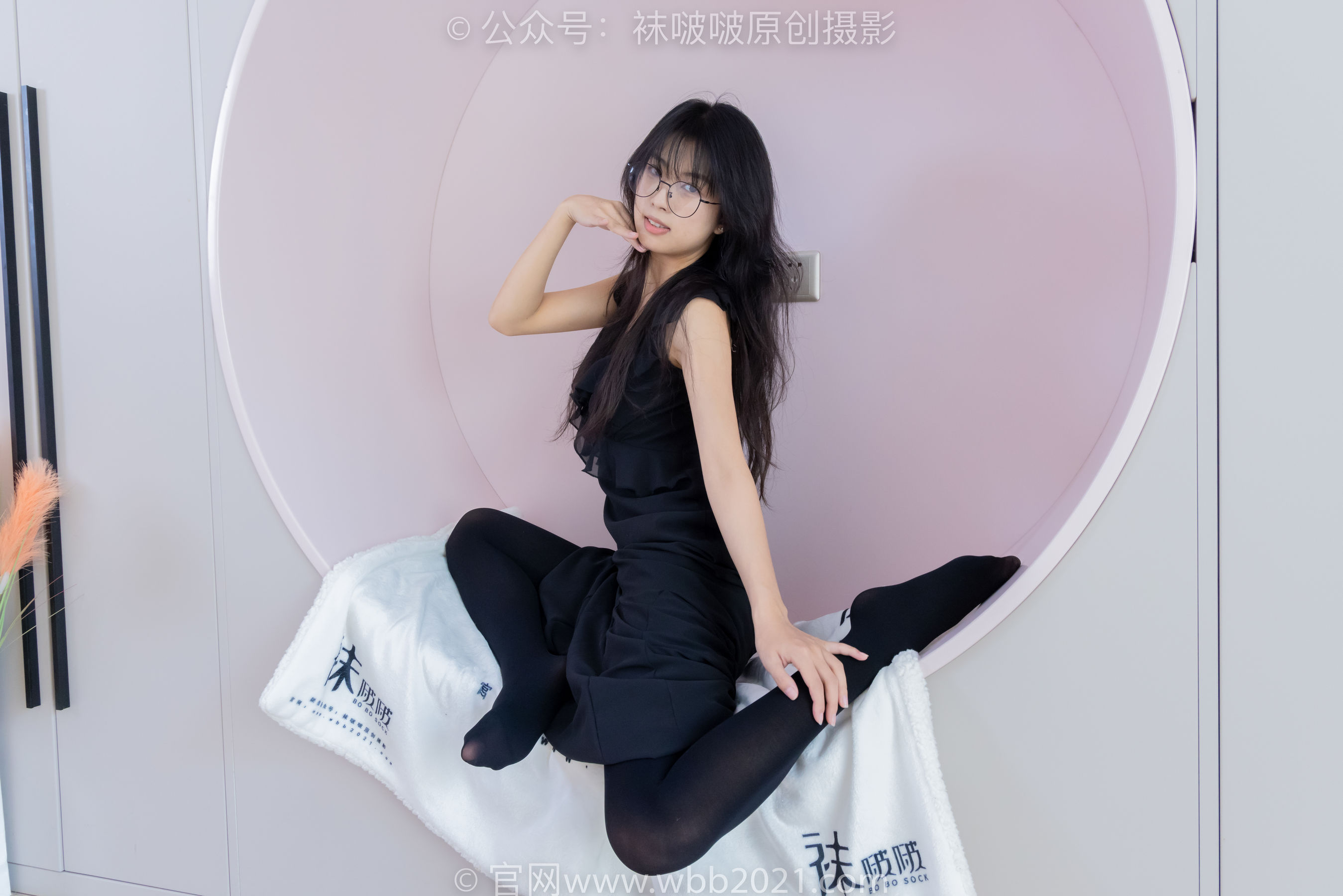 BoBoSocks袜啵啵 No.511 奶油 - 平底鞋、厚黑丝、做瑜伽动作时老头乐挠脚剧情/(140P)