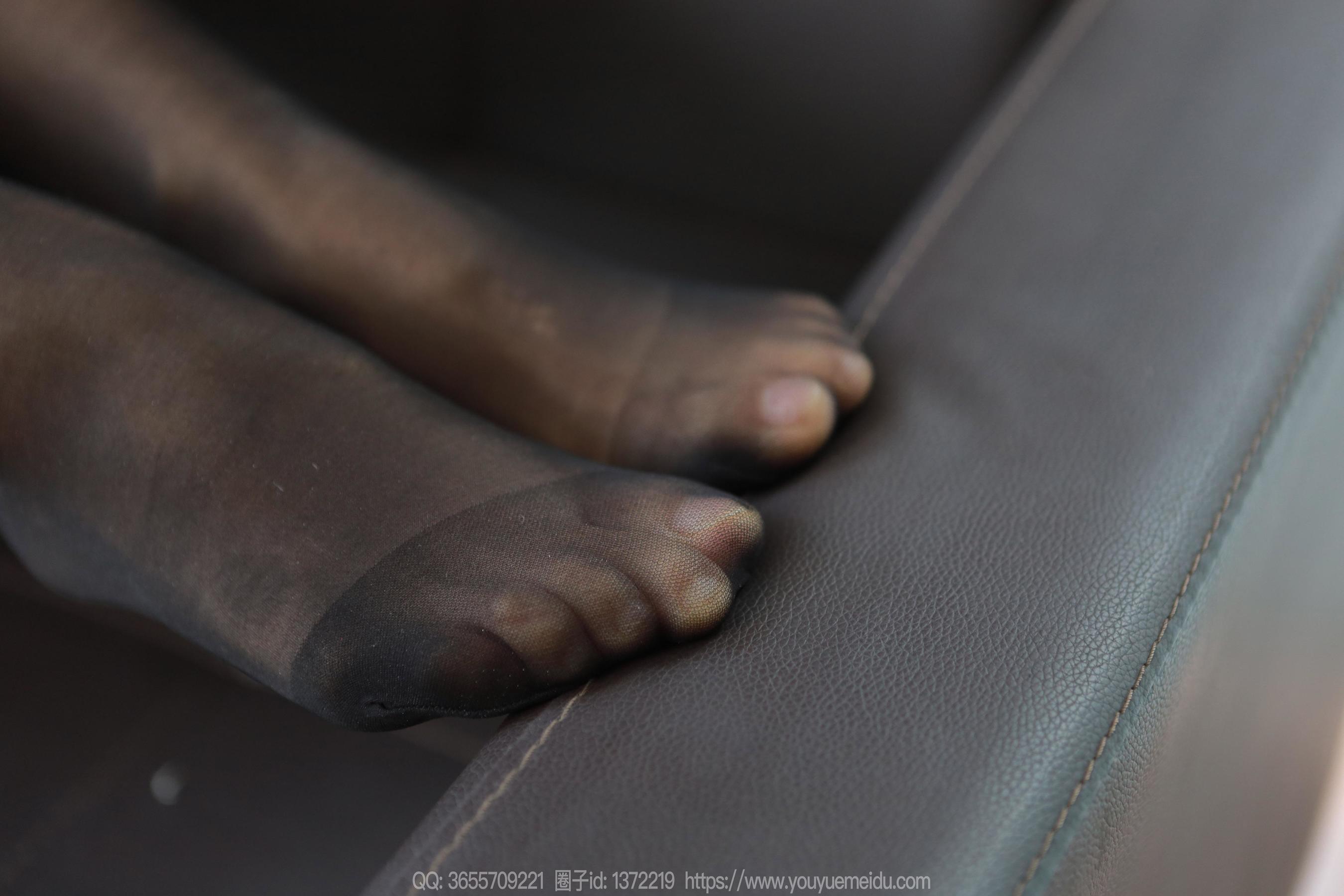 IESS异思趣向 - 模特： 兔兔 《可爱脚丫》/(80P)