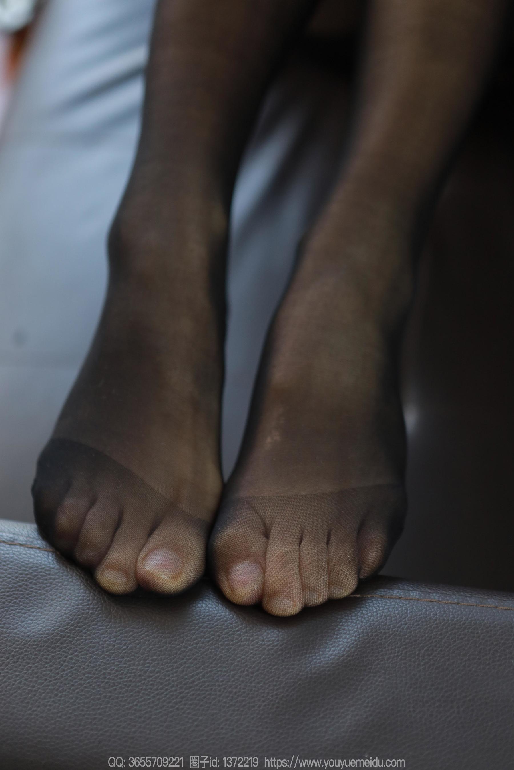 IESS异思趣向 - 模特： 兔兔 《可爱脚丫》/(80P)