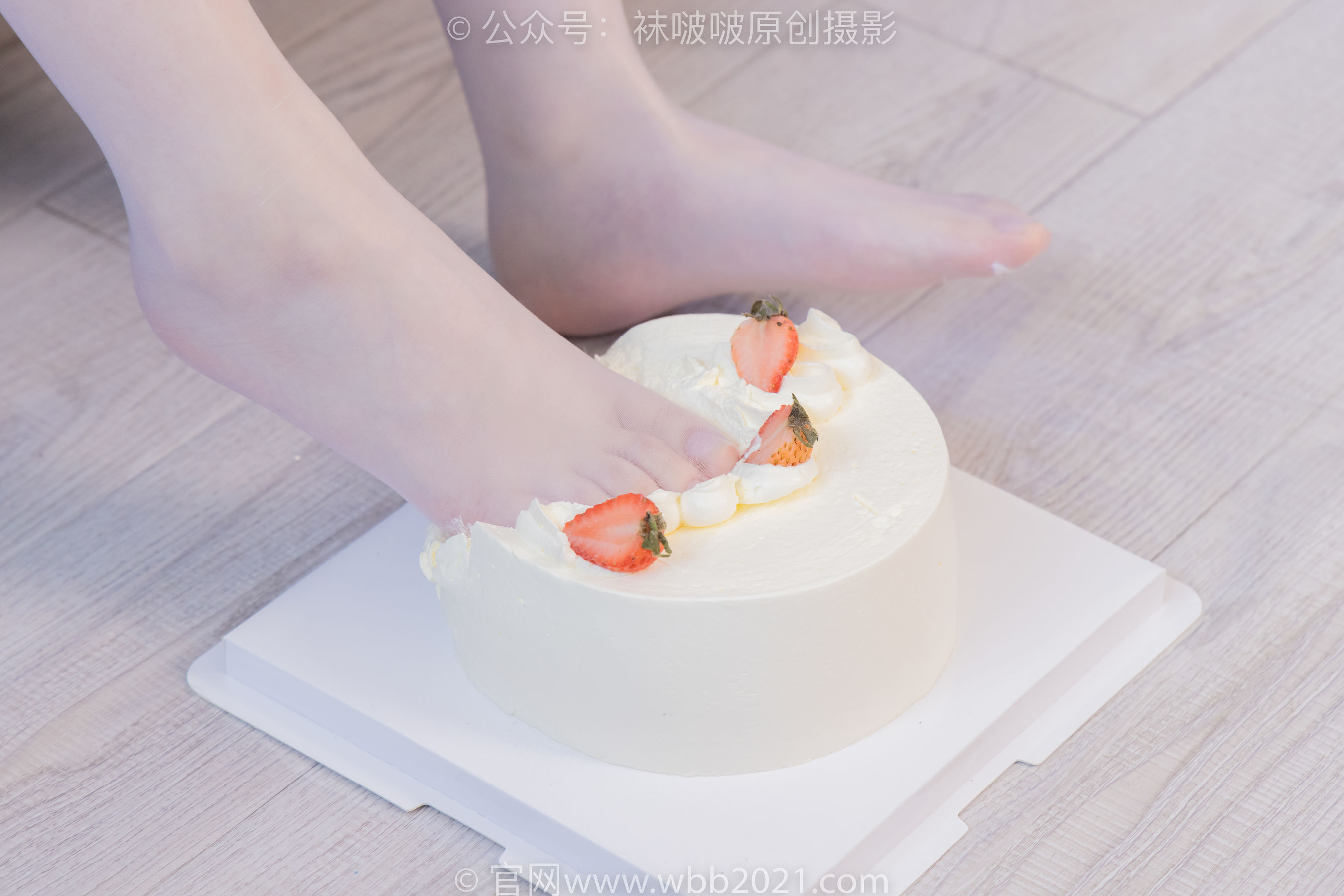 BoBoSocks袜啵啵 No.512 甜甜圈 - 高跟鞋、油亮薄白丝、袜踩奶油蛋糕剧情/(143P)