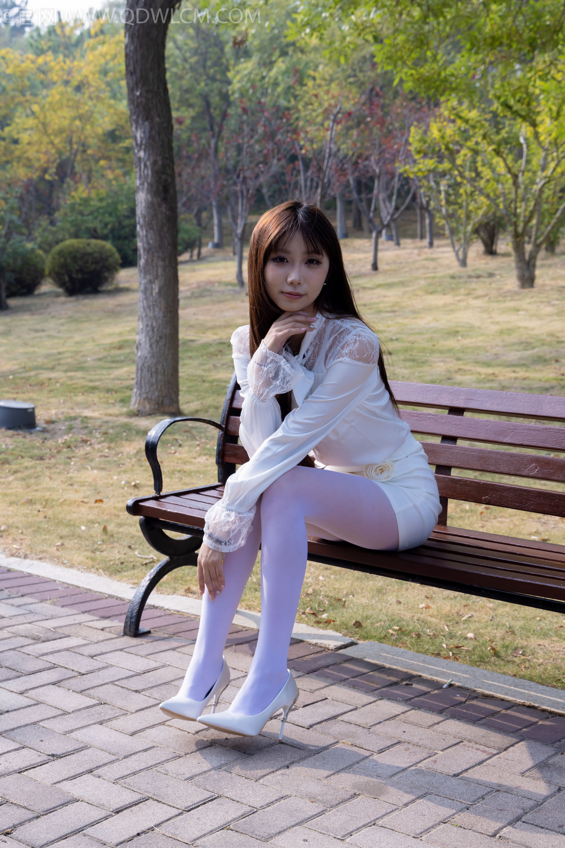 物恋传媒 No.2271 泡泡 -高跟鞋、厚白丝、户外/(261P)