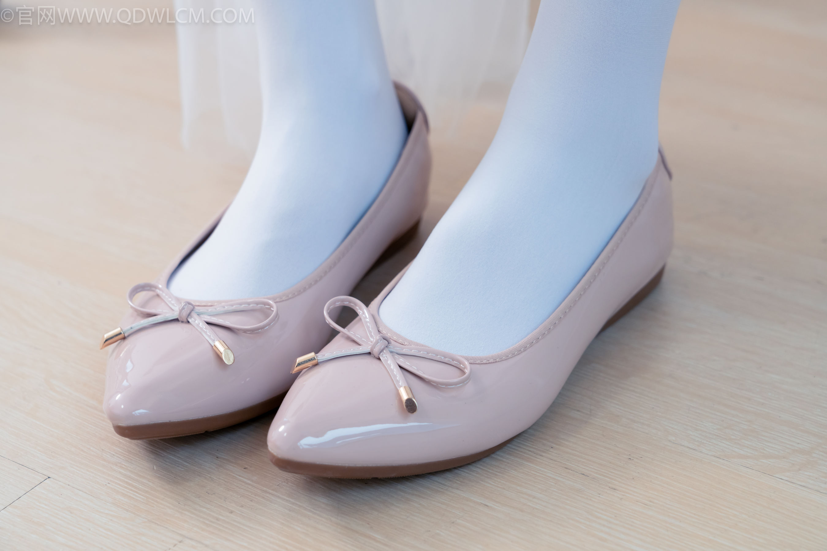 物恋传媒 No.2268 茯苓 -平底鞋、厚白丝、皮筋绑脚老头乐挠脚剧情/(169P)