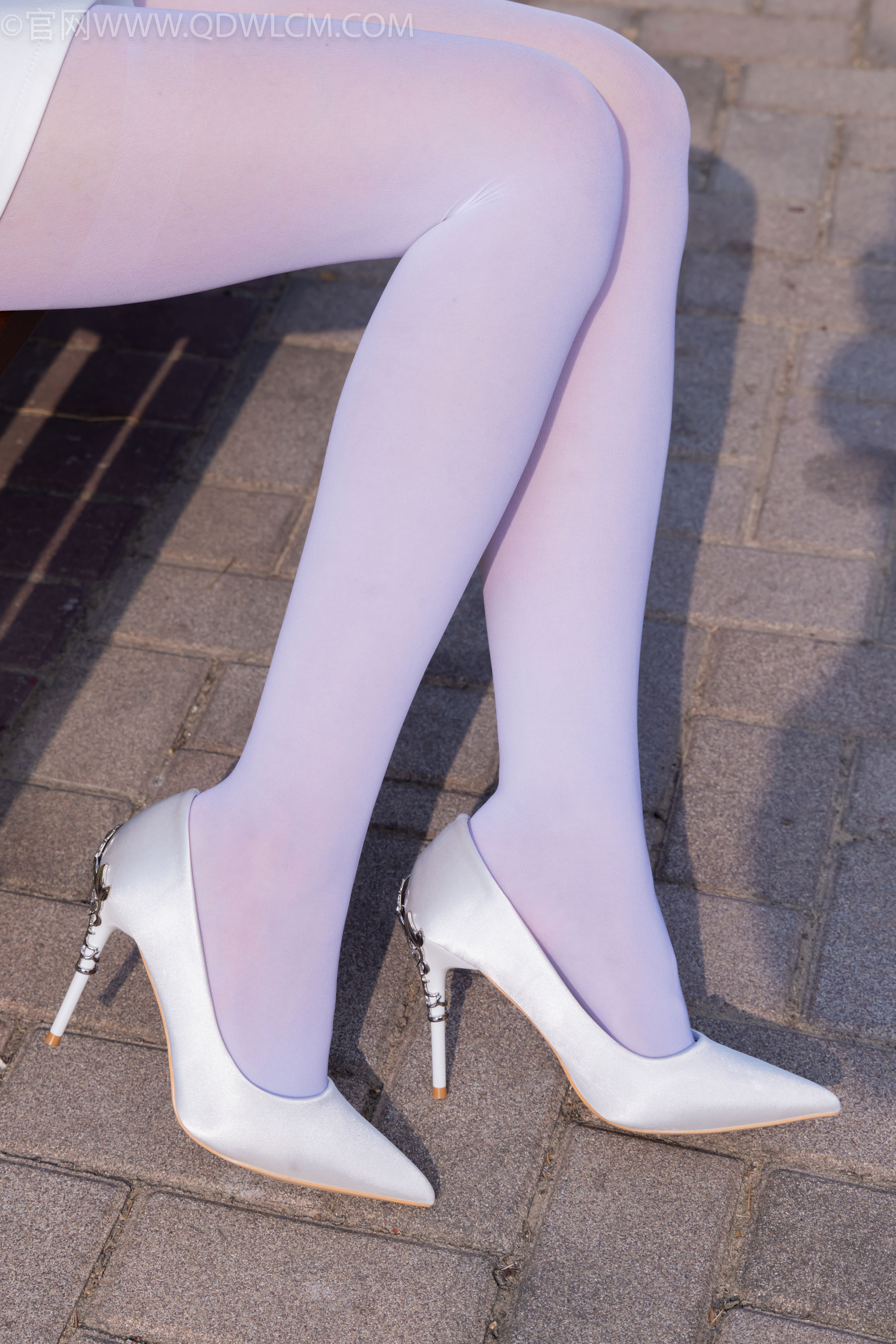 物恋传媒 No.2271 泡泡 -高跟鞋、厚白丝、户外/(261P)