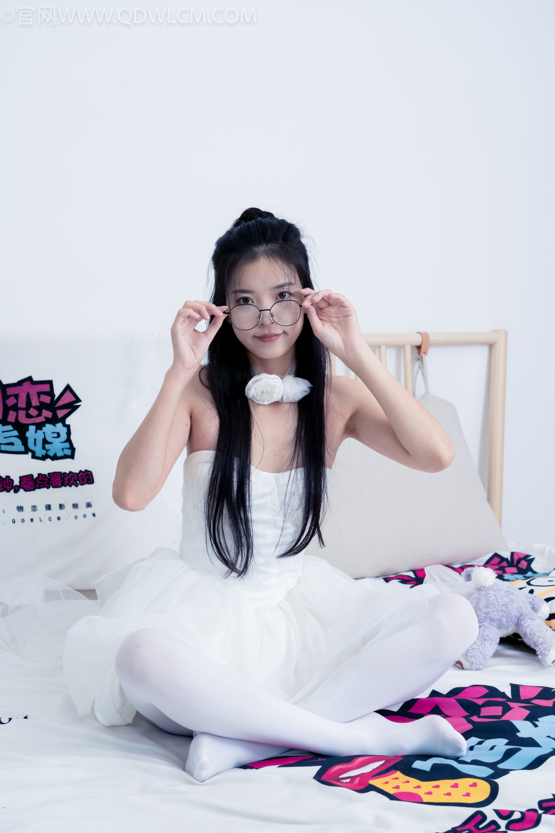 物恋传媒 No.2268 茯苓 -平底鞋、厚白丝、皮筋绑脚老头乐挠脚剧情/(169P)