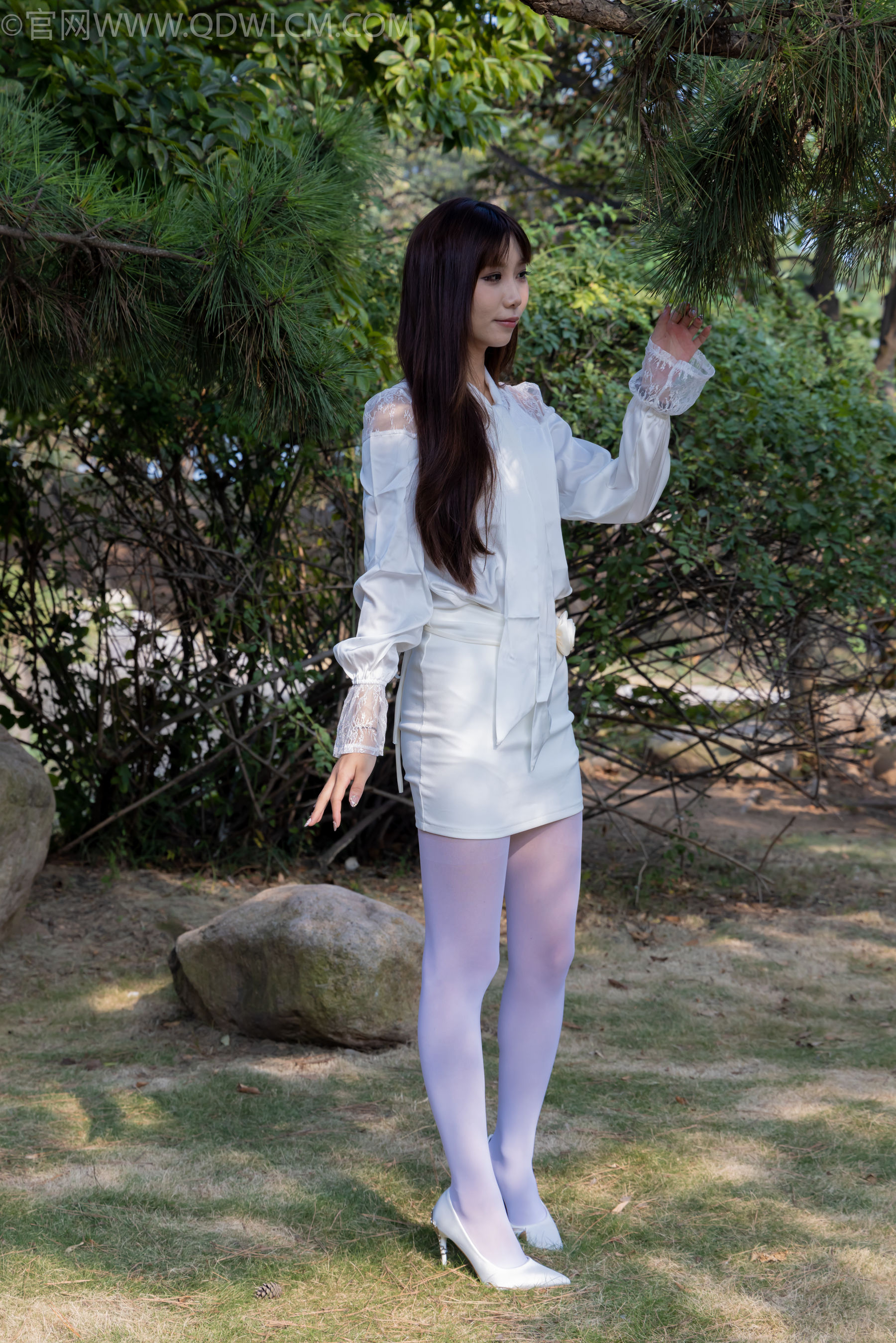 物恋传媒 No.2271 泡泡 -高跟鞋、厚白丝、户外/(261P)