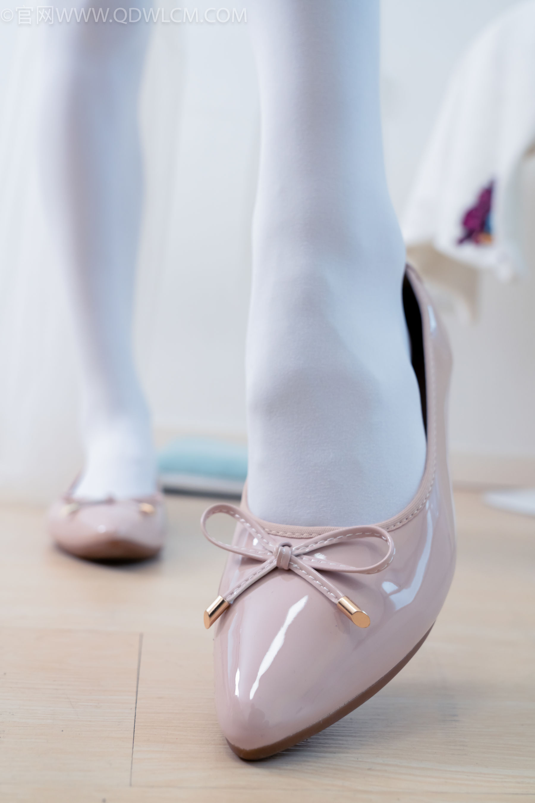 物恋传媒 No.2268 茯苓 -平底鞋、厚白丝、皮筋绑脚老头乐挠脚剧情/(169P)