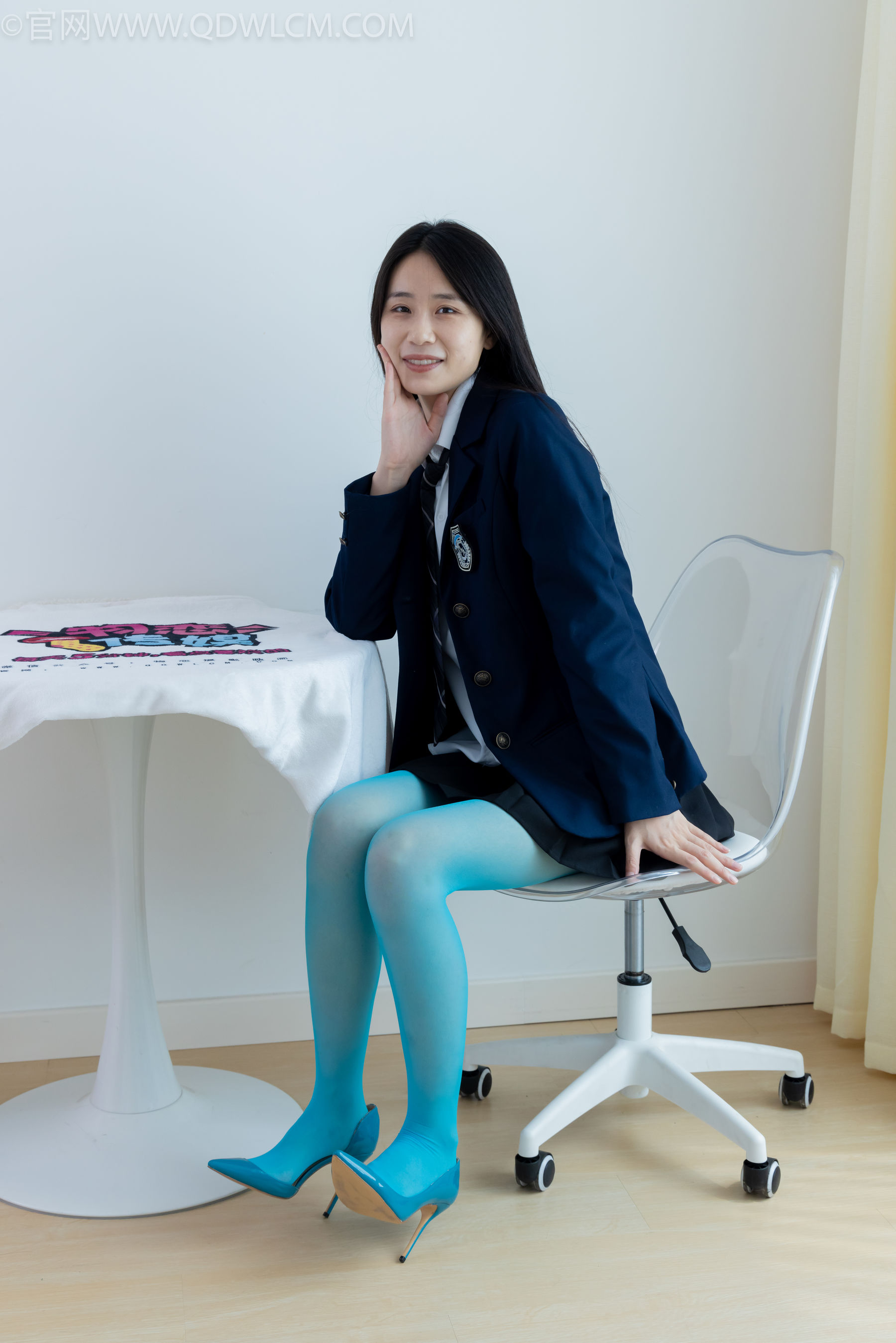 物恋传媒 No.2269 菜菜 -高跟鞋、薄蓝绿色丝、胶带绑脚踝老头乐挠脚剧情/(151P)