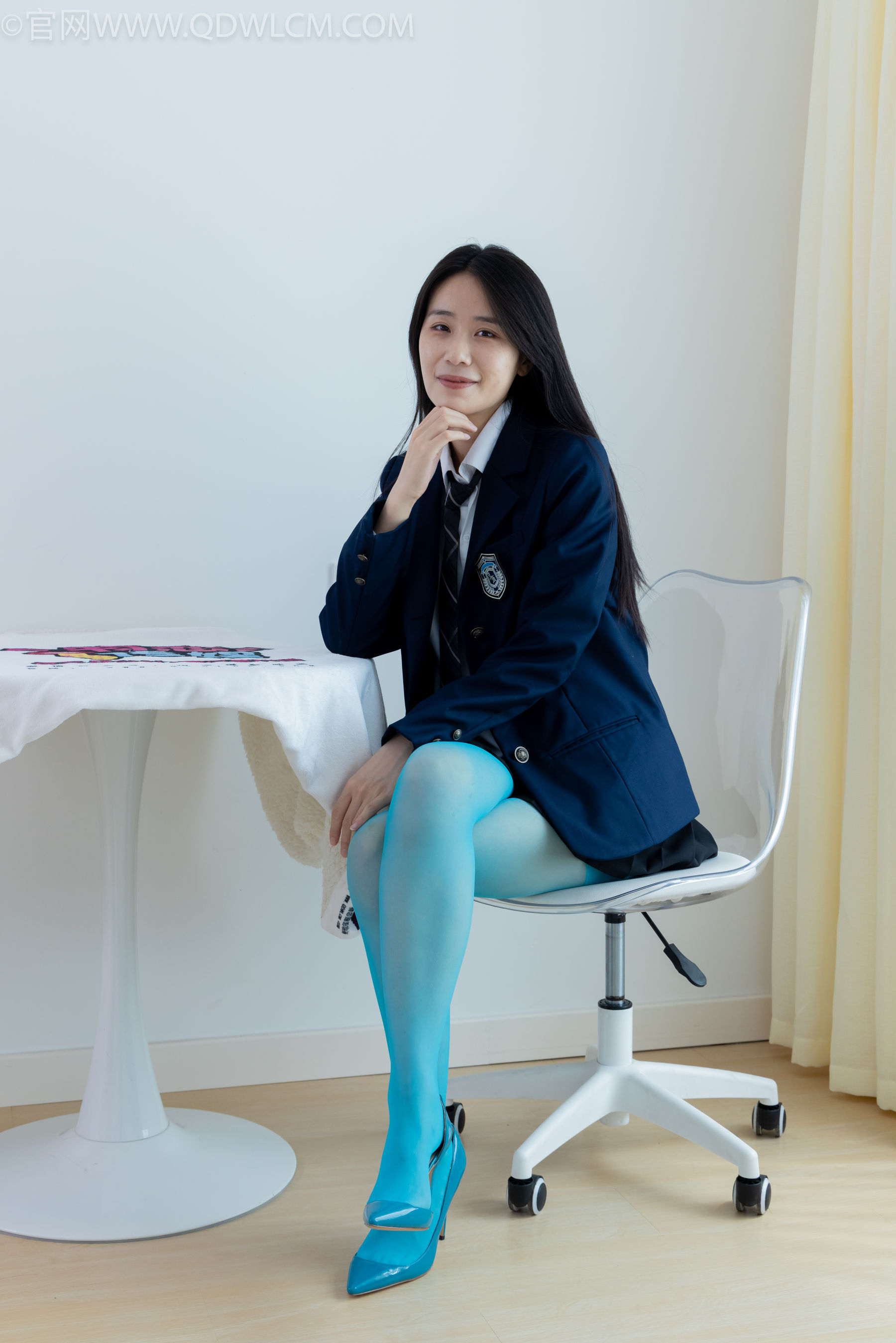 物恋传媒 No.2269 菜菜 -高跟鞋、薄蓝绿色丝、胶带绑脚踝老头乐挠脚剧情/(151P)