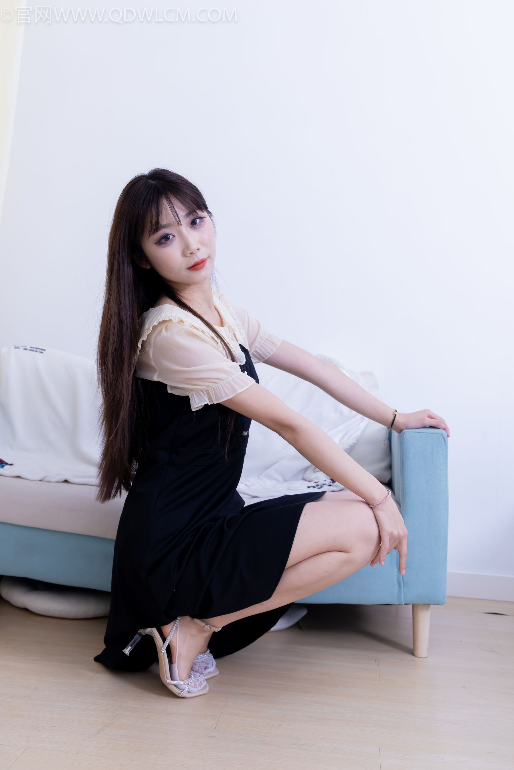 物恋传媒 No.2266 泡泡 -高跟凉鞋、白吊带船袜、昏睡剧情/(170P)