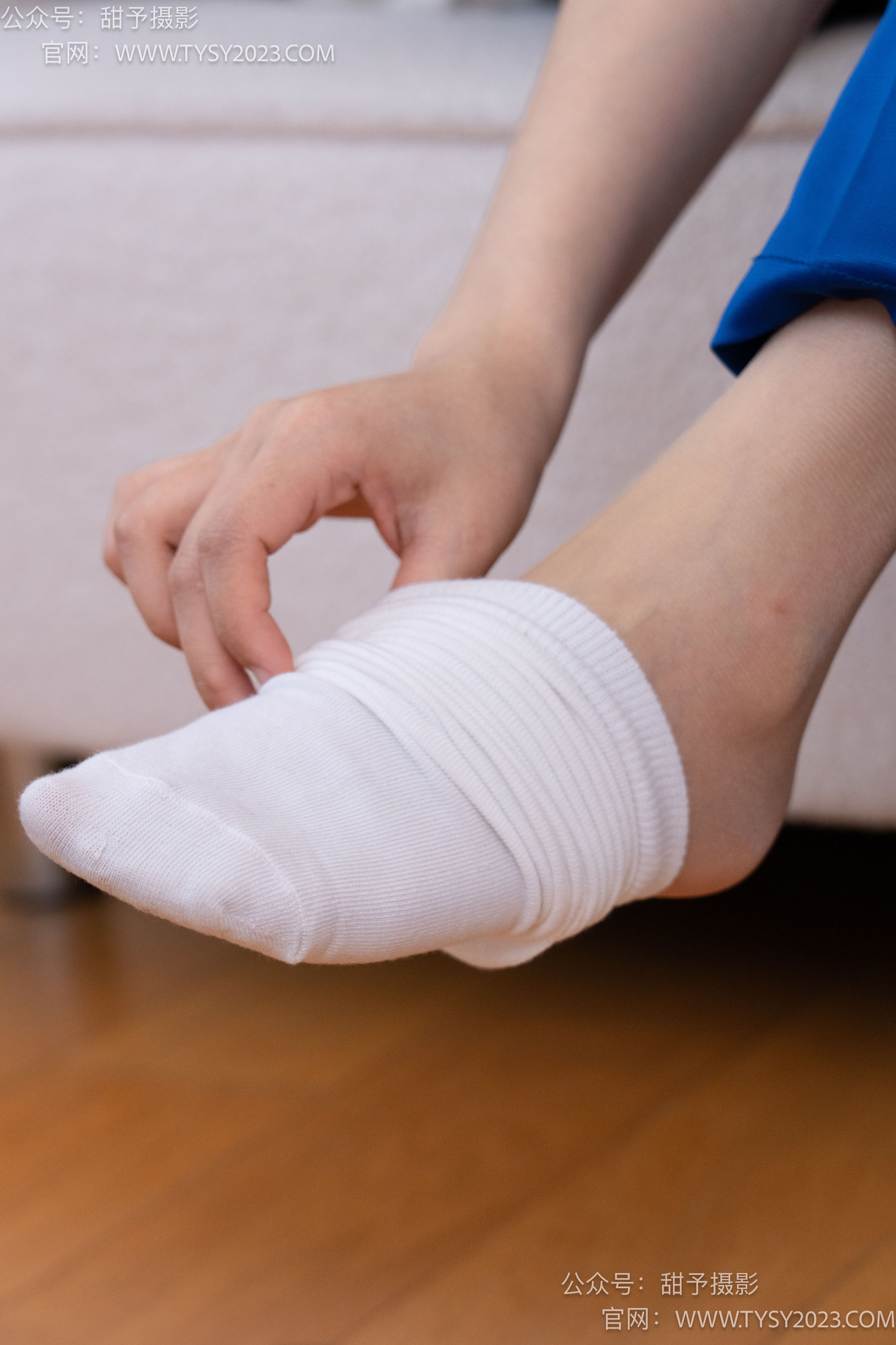 甜予摄影 No.102 澜澜 - 板鞋、白棉袜、肉丝（脚尖微加固款）/(126P)