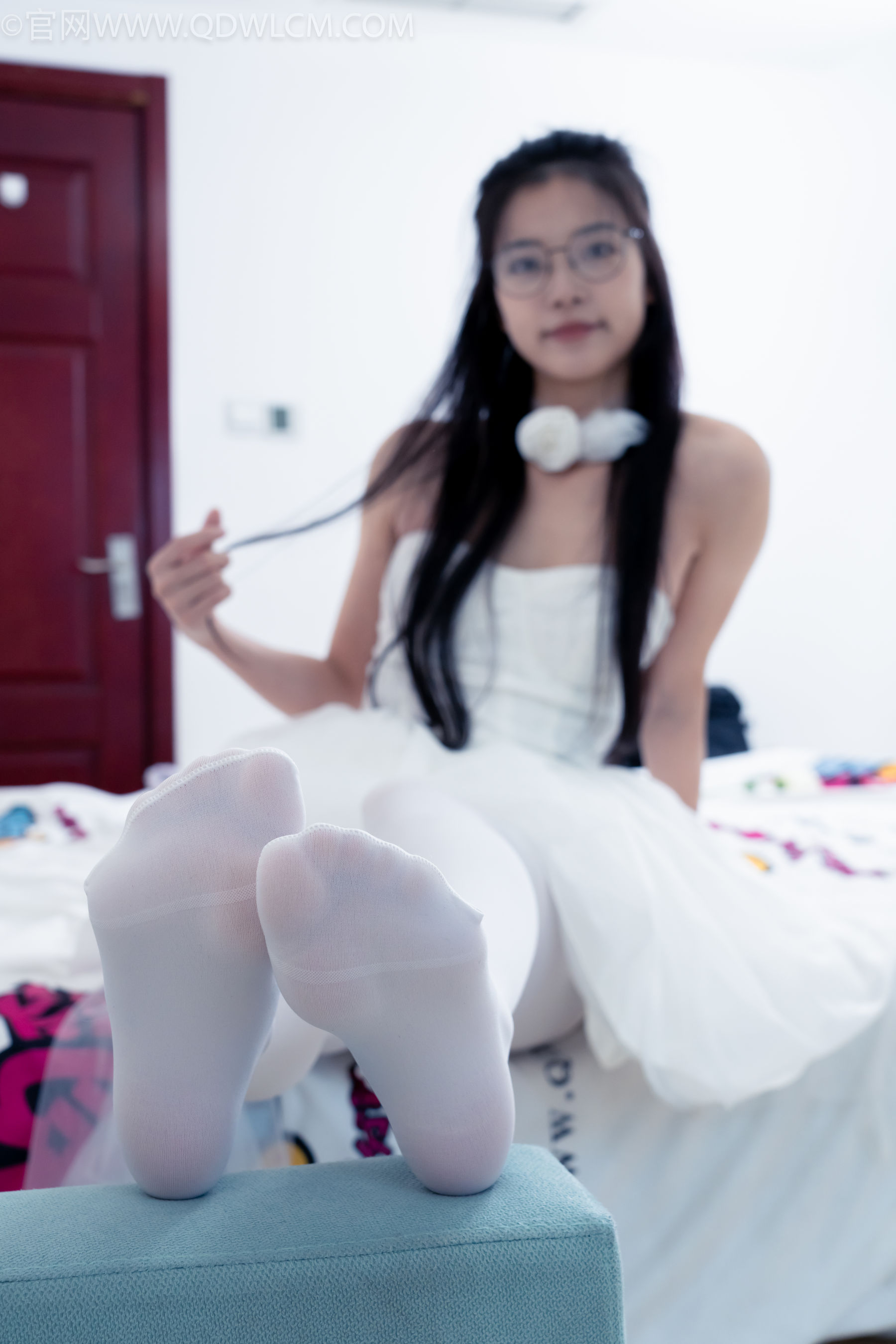 物恋传媒 No.2268 茯苓 -平底鞋、厚白丝、皮筋绑脚老头乐挠脚剧情/(169P)