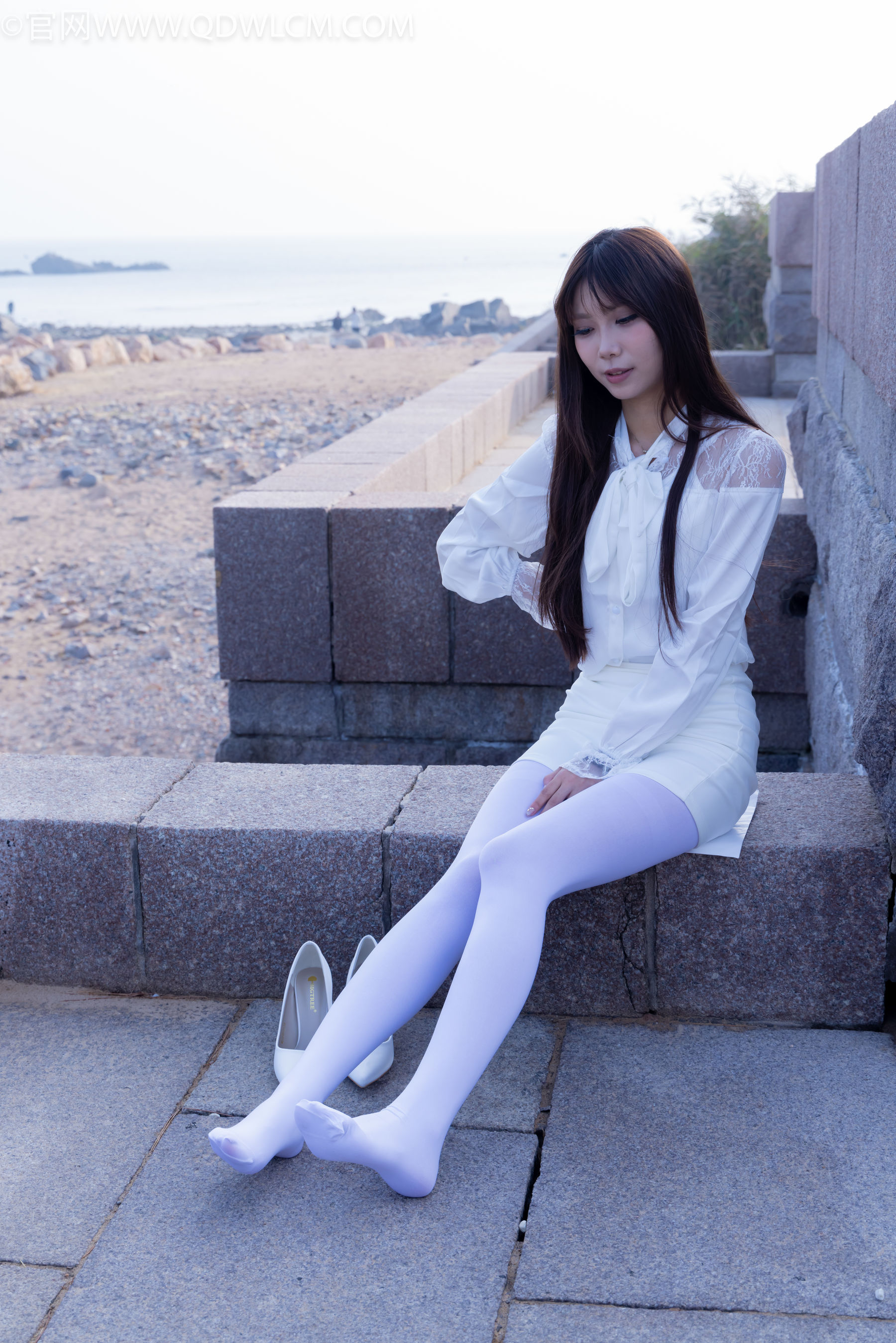 物恋传媒 No.2271 泡泡 -高跟鞋、厚白丝、户外/(261P)